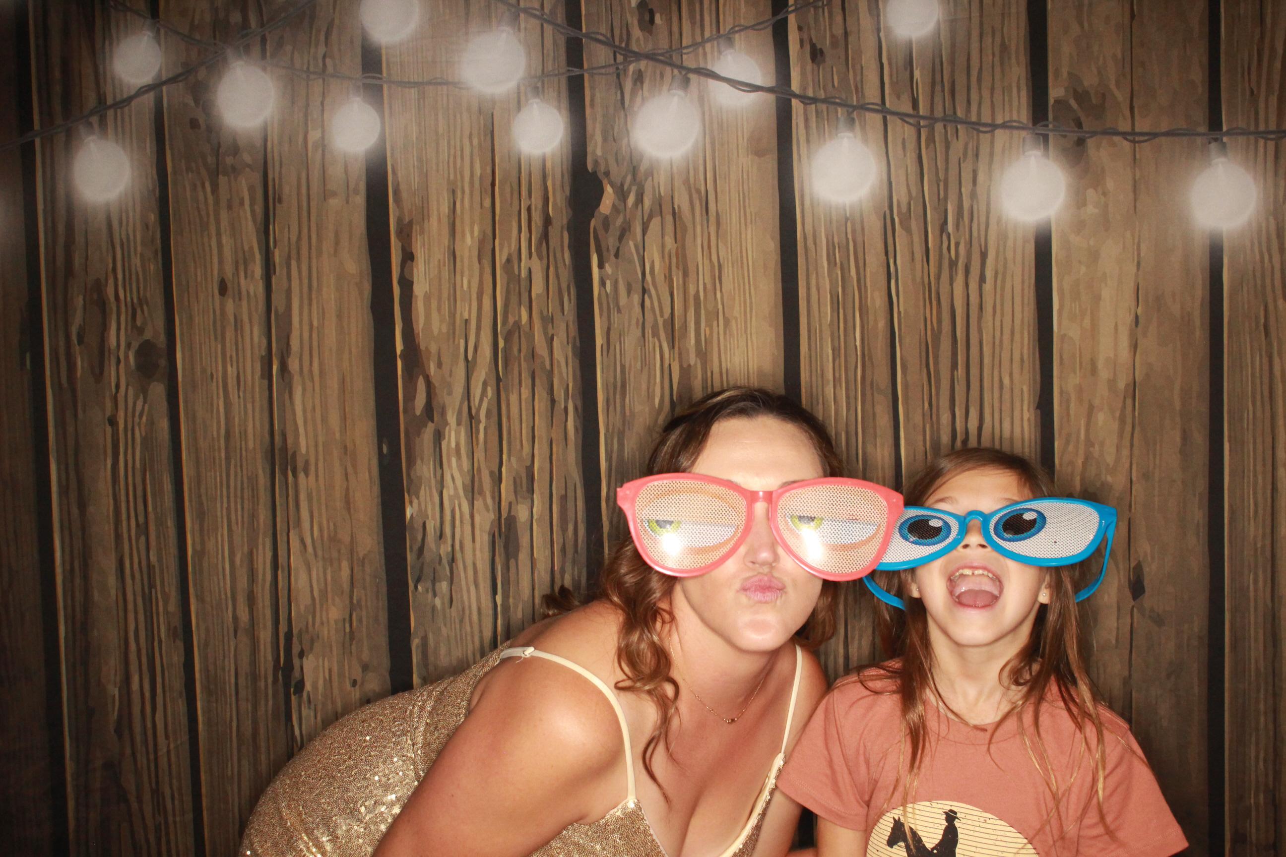 TJ and Kelli's Wedding | View more photos from the event at gallery.photoboothbillings.com/u/PhotoBoothBillings/TJ-and-Kellis-Wedding