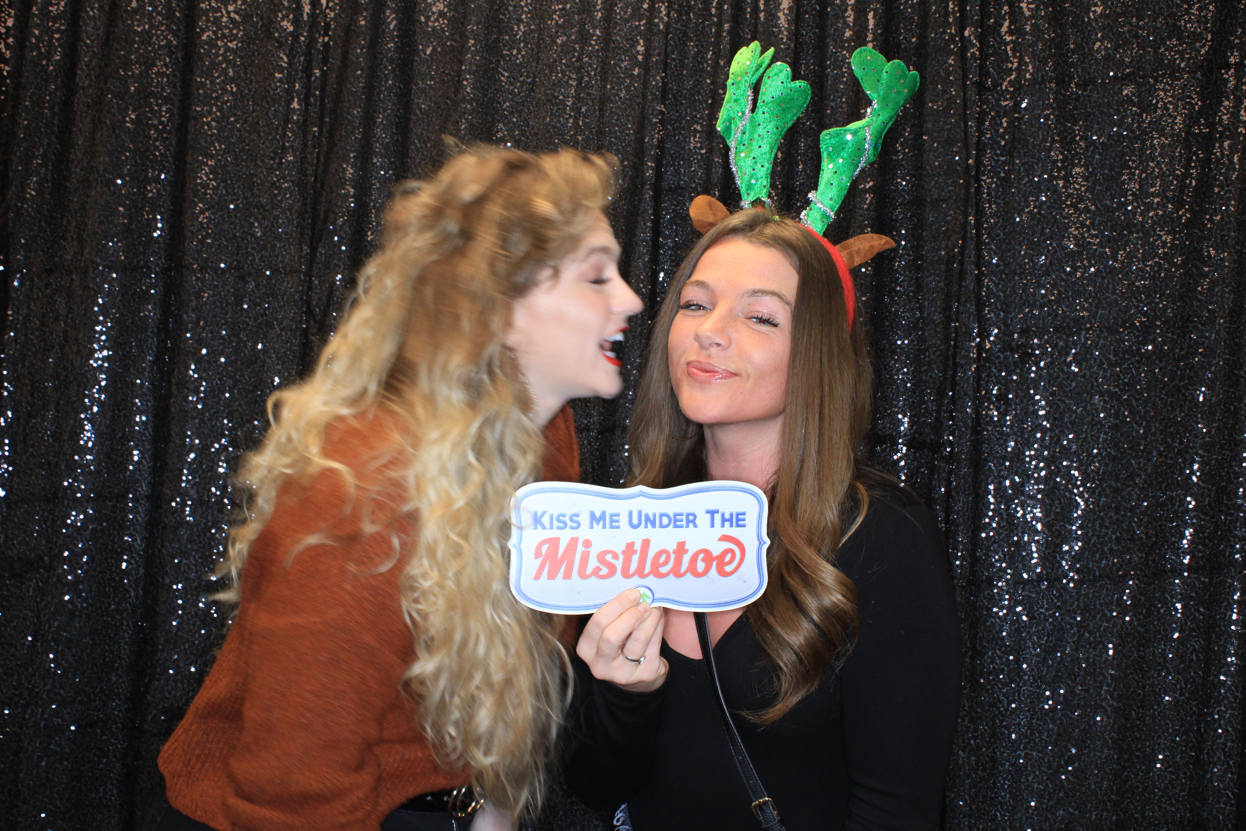 VFCU Holiday Party | View more photos from the event at gallery.photoboothbillings.com/u/PhotoBoothBillings/VFCU-Holiday-Party