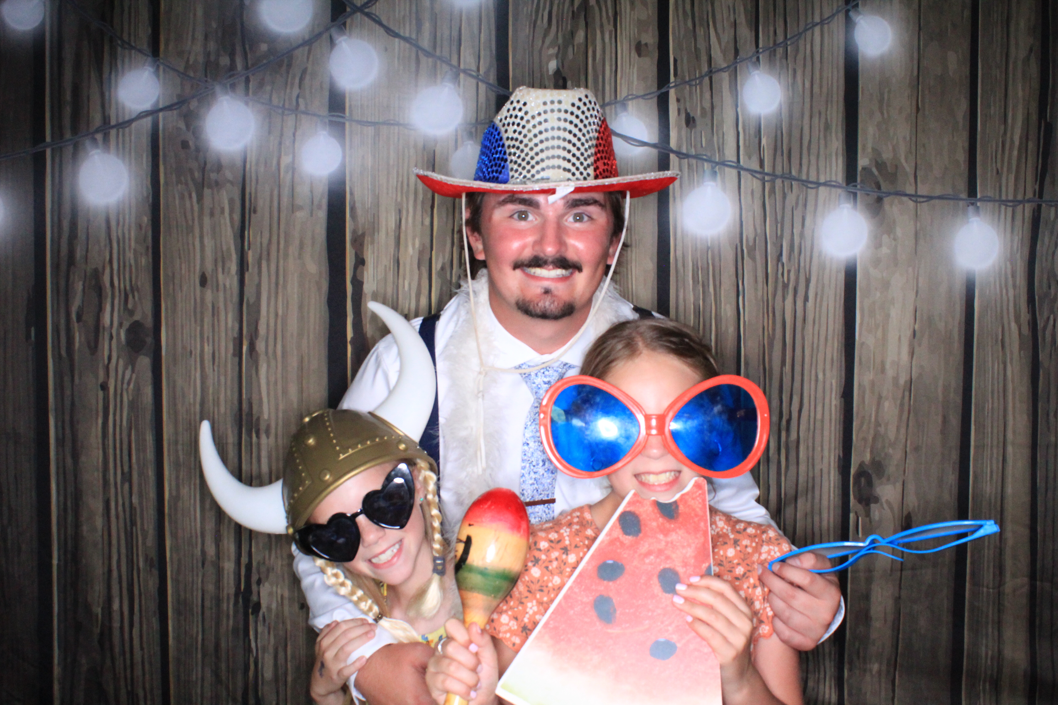 B & Ki's Wedding | View more photos from the event at gallery.photoboothbillings.com/u/PhotoBoothBillings/B-Kis-Wedding