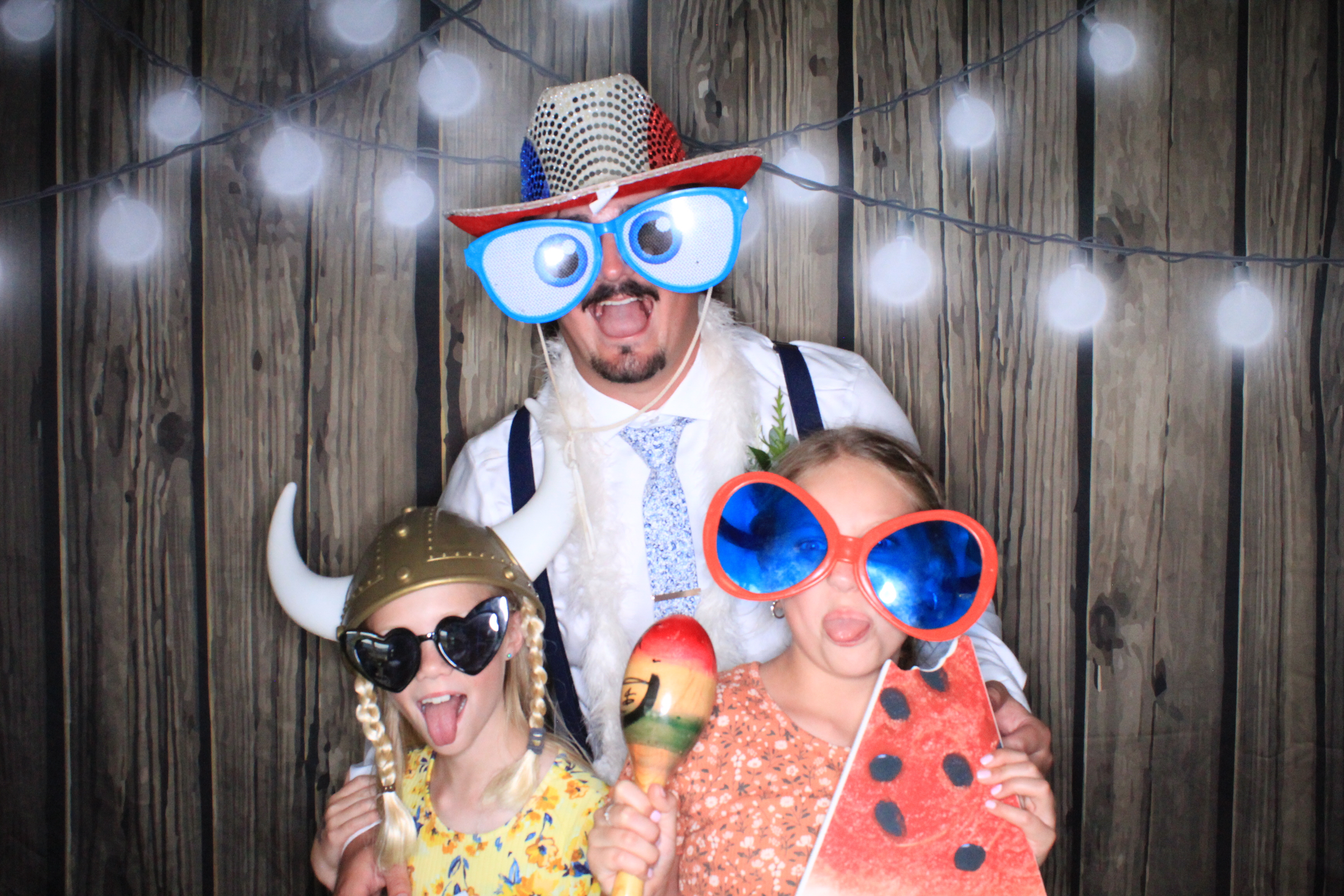 B & Ki's Wedding | View more photos from the event at gallery.photoboothbillings.com/u/PhotoBoothBillings/B-Kis-Wedding