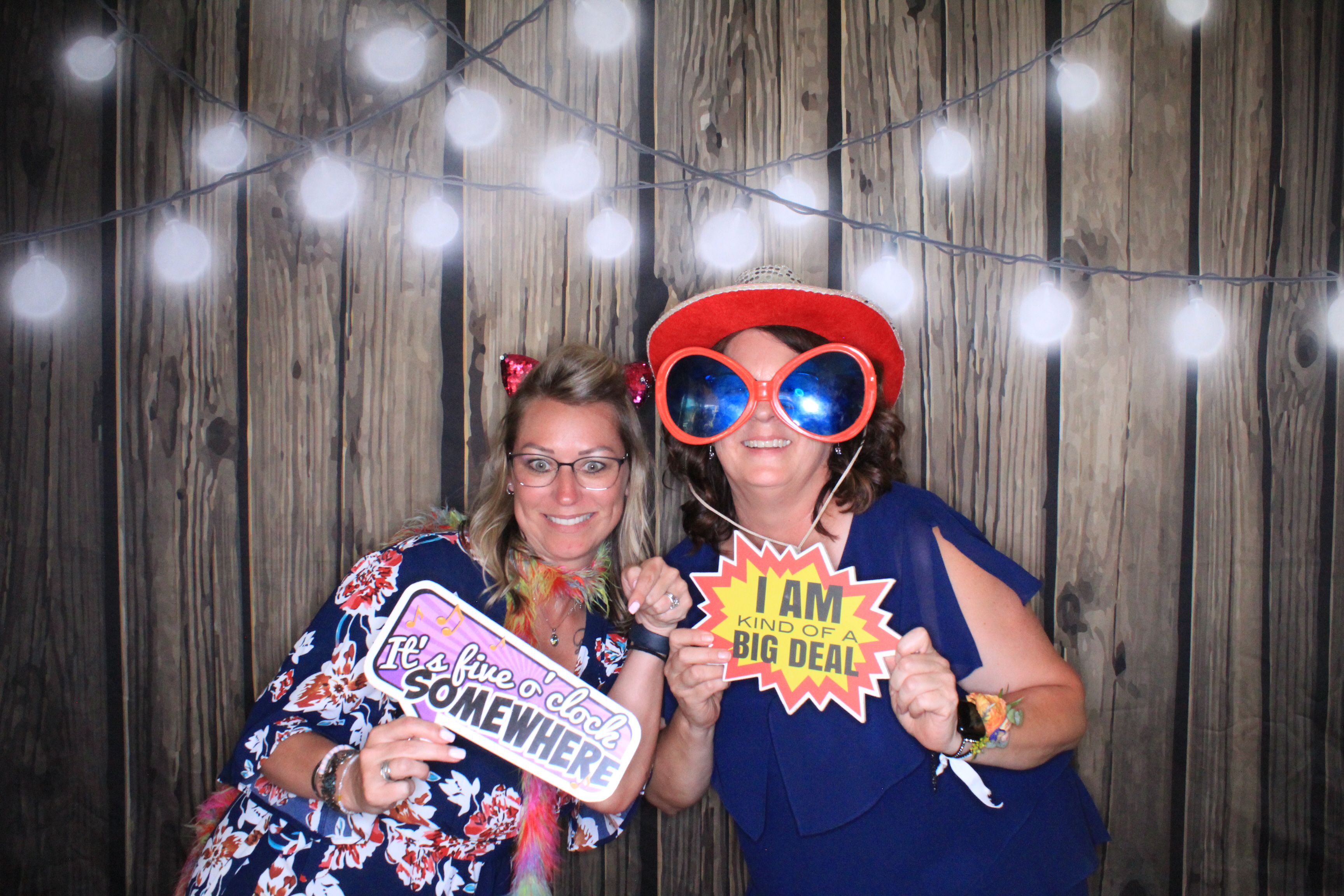 B & Ki's Wedding | View more photos from the event at gallery.photoboothbillings.com/u/PhotoBoothBillings/B-Kis-Wedding
