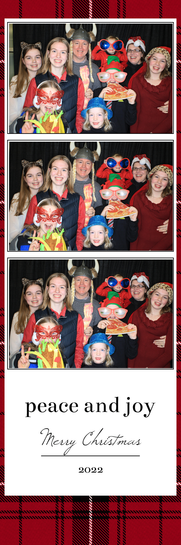 Christmas Eve Services | View more photos from the event at gallery.photoboothbillings.com/u/PhotoBoothBillings/Christmas-Eve-Services