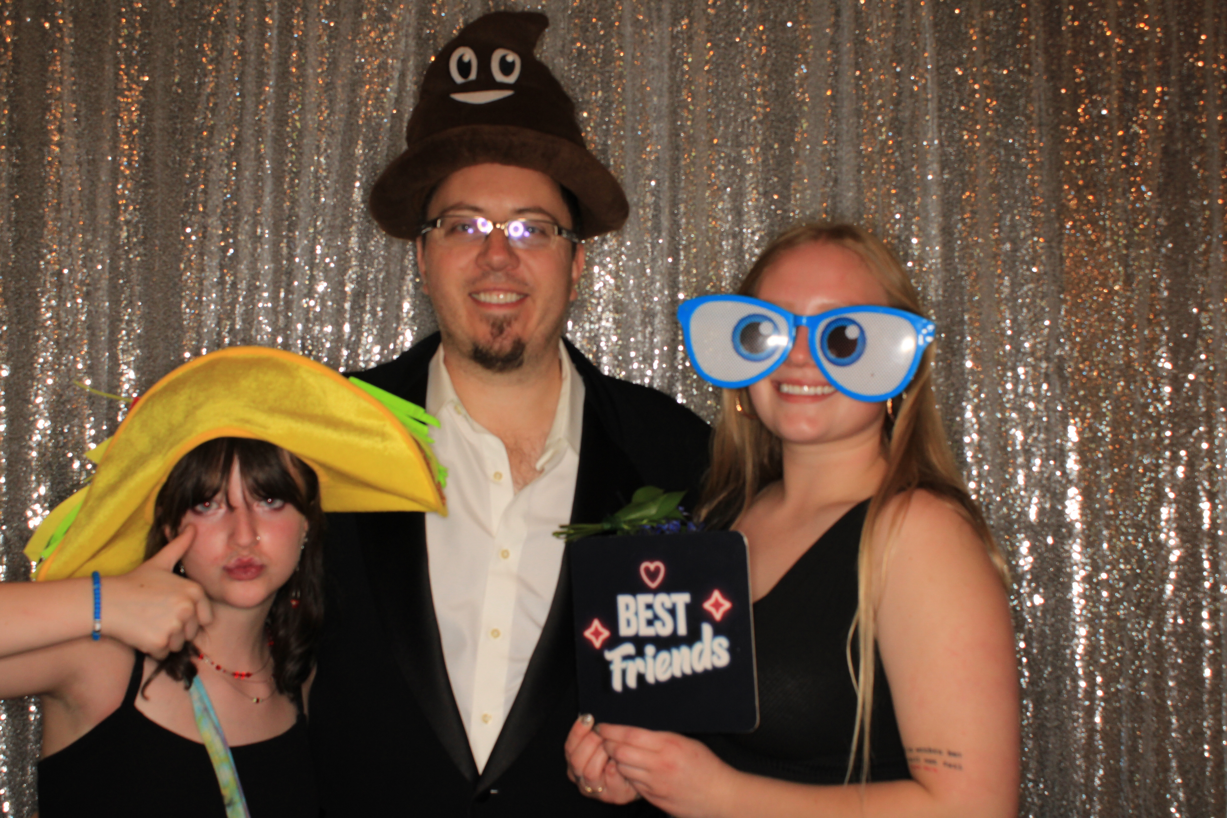 Dana and Ryan's Wedding | View more photos from the event at gallery.photoboothbillings.com/u/PhotoBoothBillings/Dana-and-Ryans-Wedding