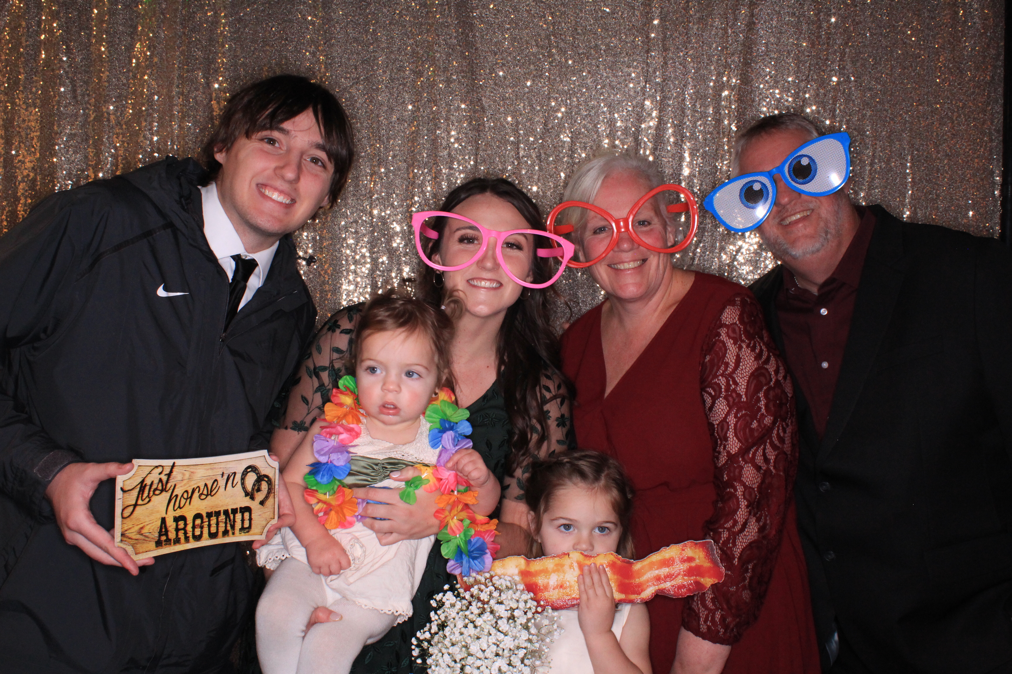 Ethan and Alexa's Wedding | View more photos from the event at gallery.photoboothbillings.com/u/PhotoBoothBillings/Ethan-and-Alexas-Wedding