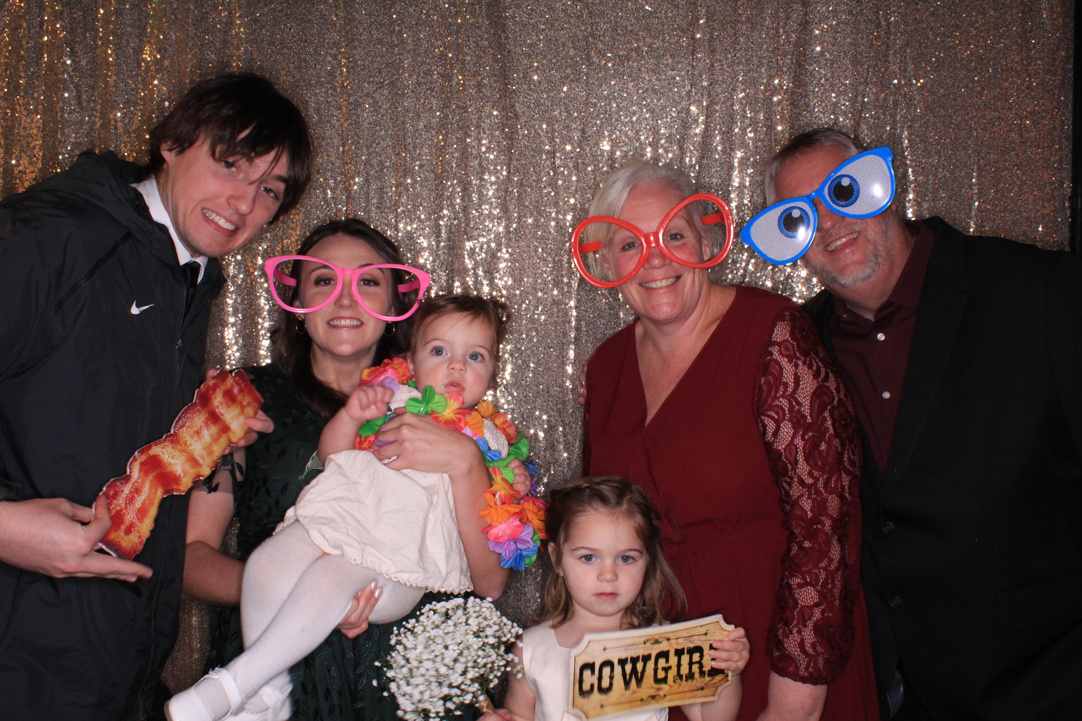 Ethan and Alexa's Wedding | View more photos from the event at gallery.photoboothbillings.com/u/PhotoBoothBillings/Ethan-and-Alexas-Wedding