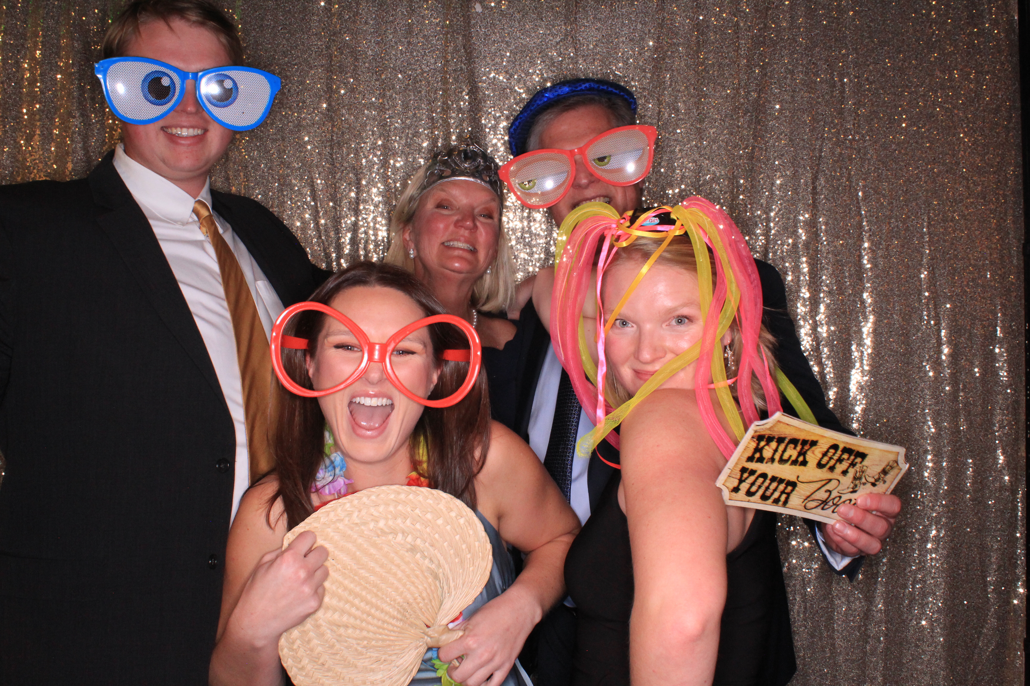 Ethan and Alexa's Wedding | View more photos from the event at gallery.photoboothbillings.com/u/PhotoBoothBillings/Ethan-and-Alexas-Wedding