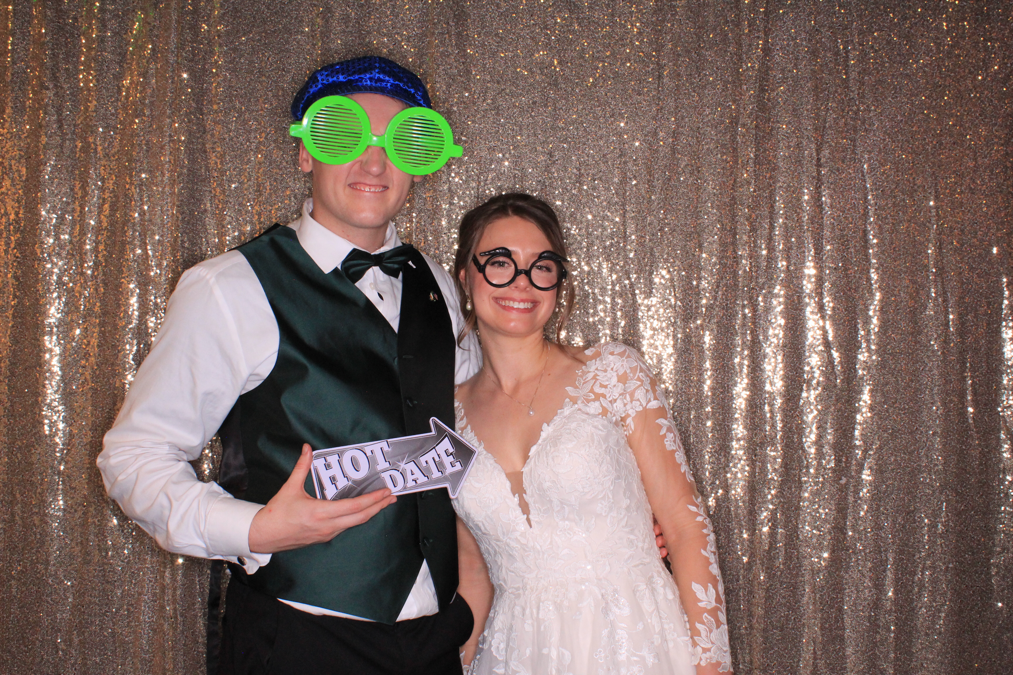 Ethan and Alexa's Wedding | View more photos from the event at gallery.photoboothbillings.com/u/PhotoBoothBillings/Ethan-and-Alexas-Wedding