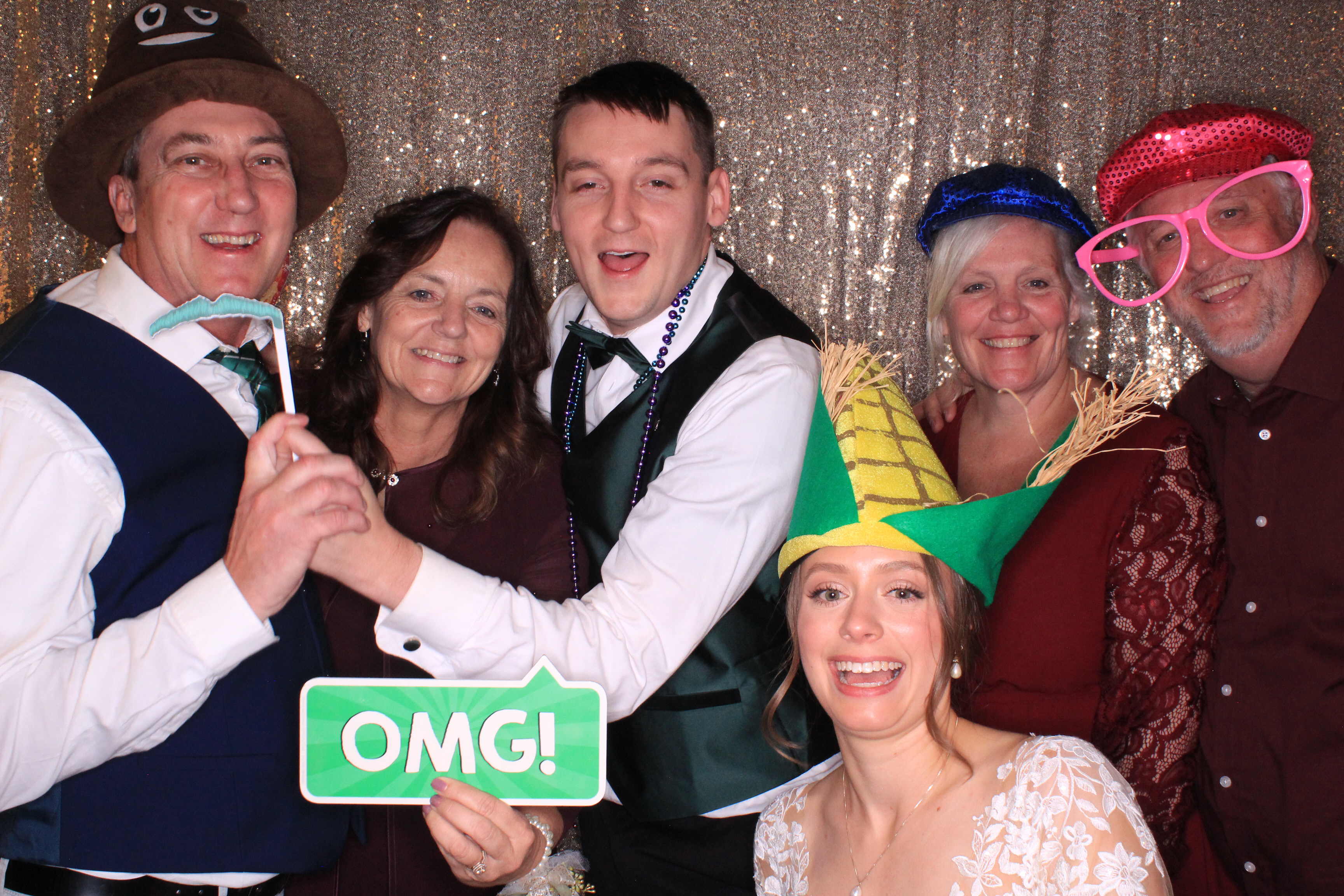 Ethan and Alexa's Wedding | View more photos from the event at gallery.photoboothbillings.com/u/PhotoBoothBillings/Ethan-and-Alexas-Wedding