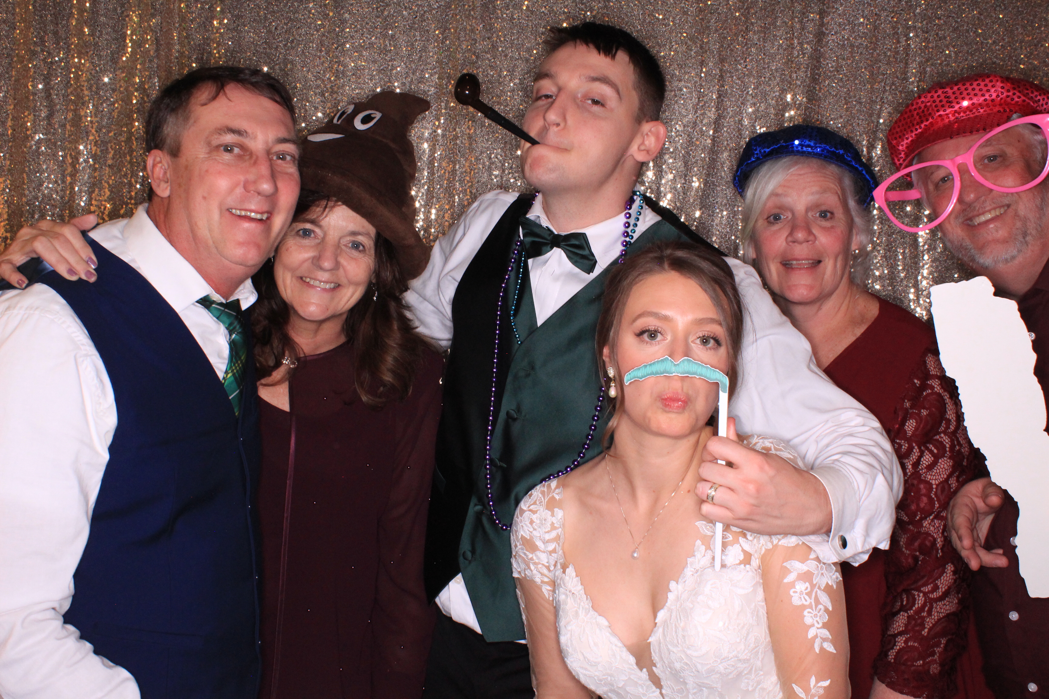 Ethan and Alexa's Wedding | View more photos from the event at gallery.photoboothbillings.com/u/PhotoBoothBillings/Ethan-and-Alexas-Wedding