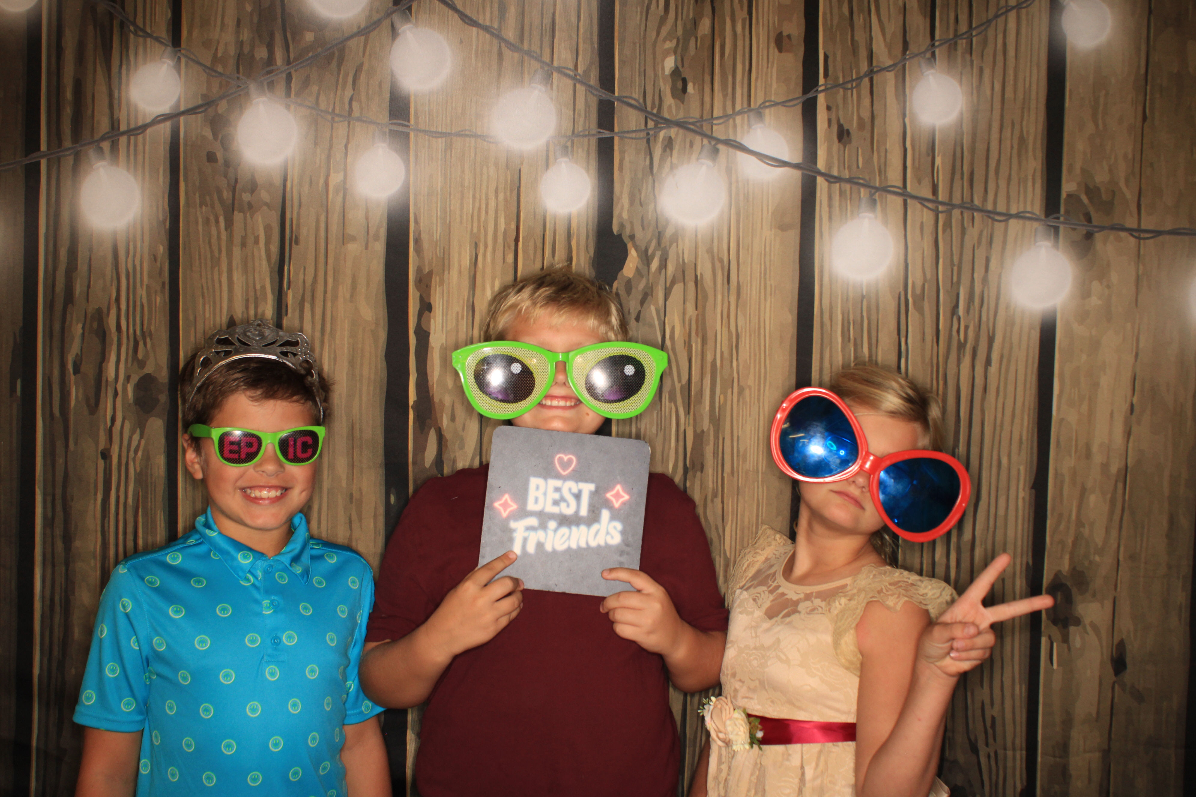 Kathryn and Jeffery's Wedding | View more photos from the event at gallery.photoboothbillings.com/u/PhotoBoothBillings/Kathryn-and-Jefferys-Wedding