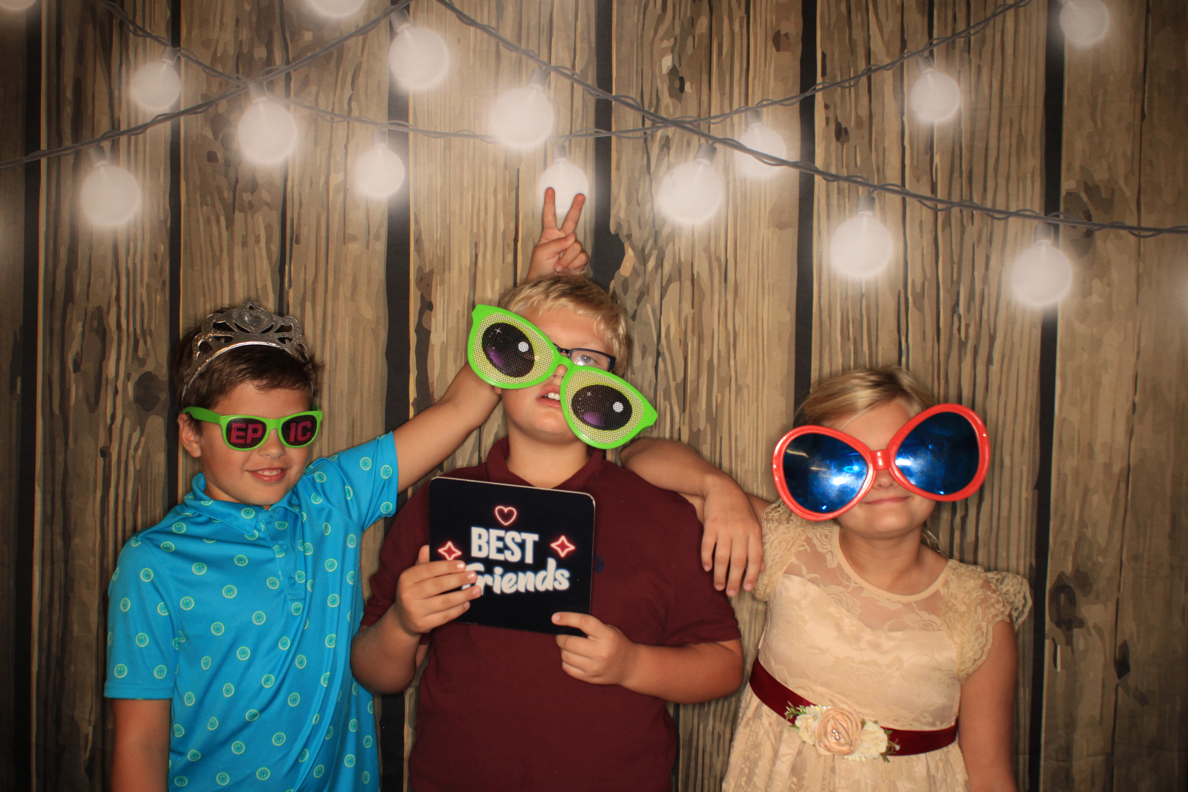 Kathryn and Jeffery's Wedding | View more photos from the event at gallery.photoboothbillings.com/u/PhotoBoothBillings/Kathryn-and-Jefferys-Wedding