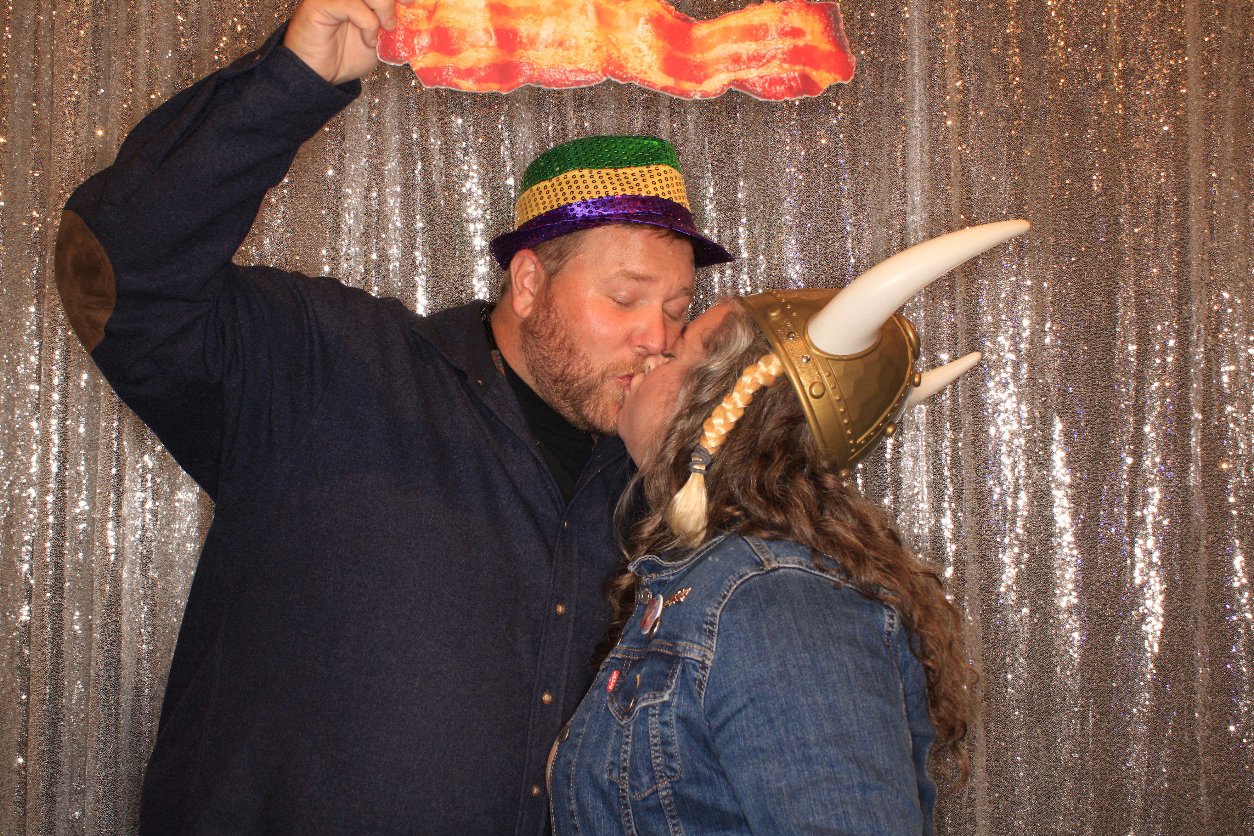 Liz and Jon's Wedding | View more photos from the event at gallery.photoboothbillings.com/u/PhotoBoothBillings/Liz-and-Jons-Wedding
