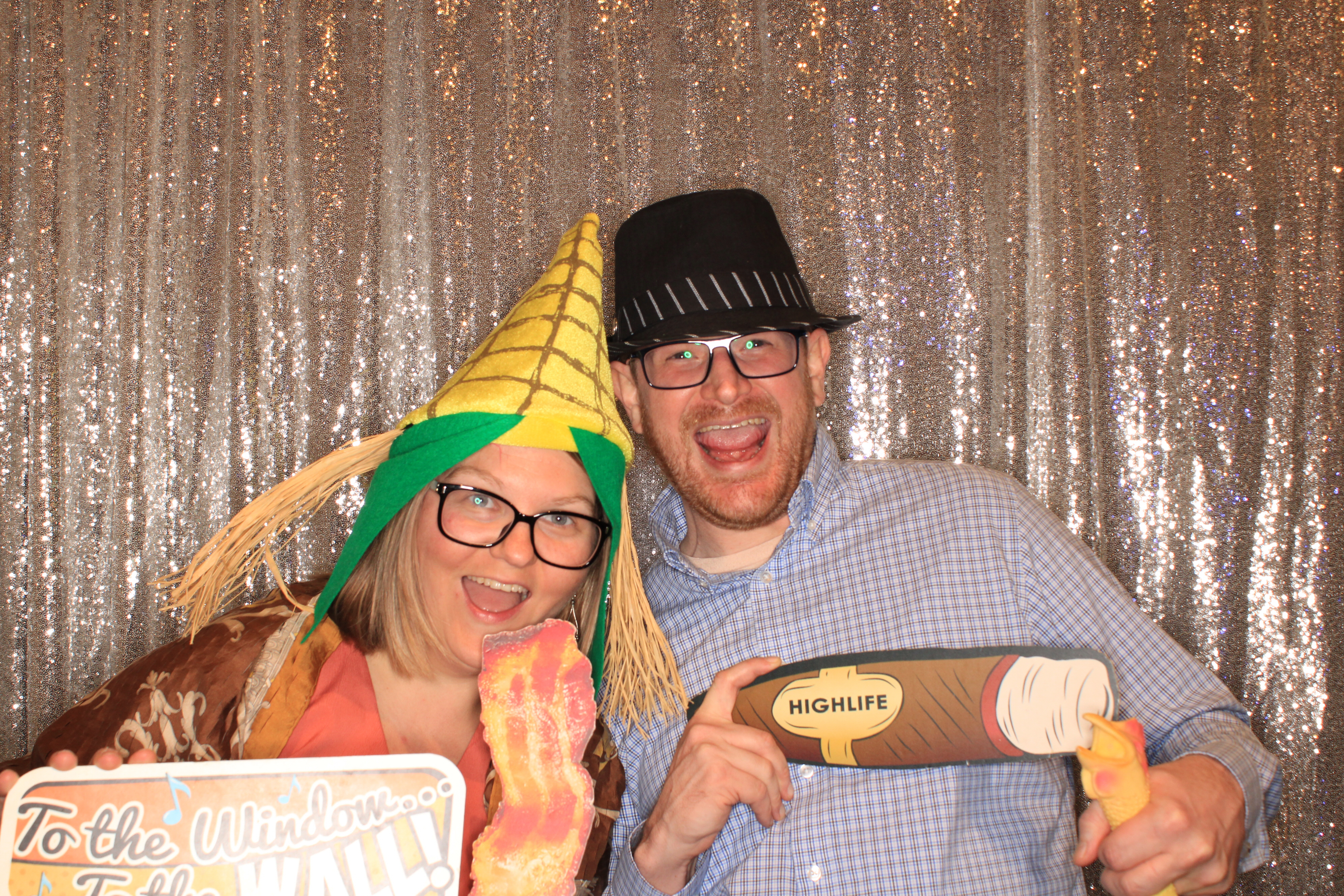 Liz and Jon's Wedding | View more photos from the event at gallery.photoboothbillings.com/u/PhotoBoothBillings/Liz-and-Jons-Wedding
