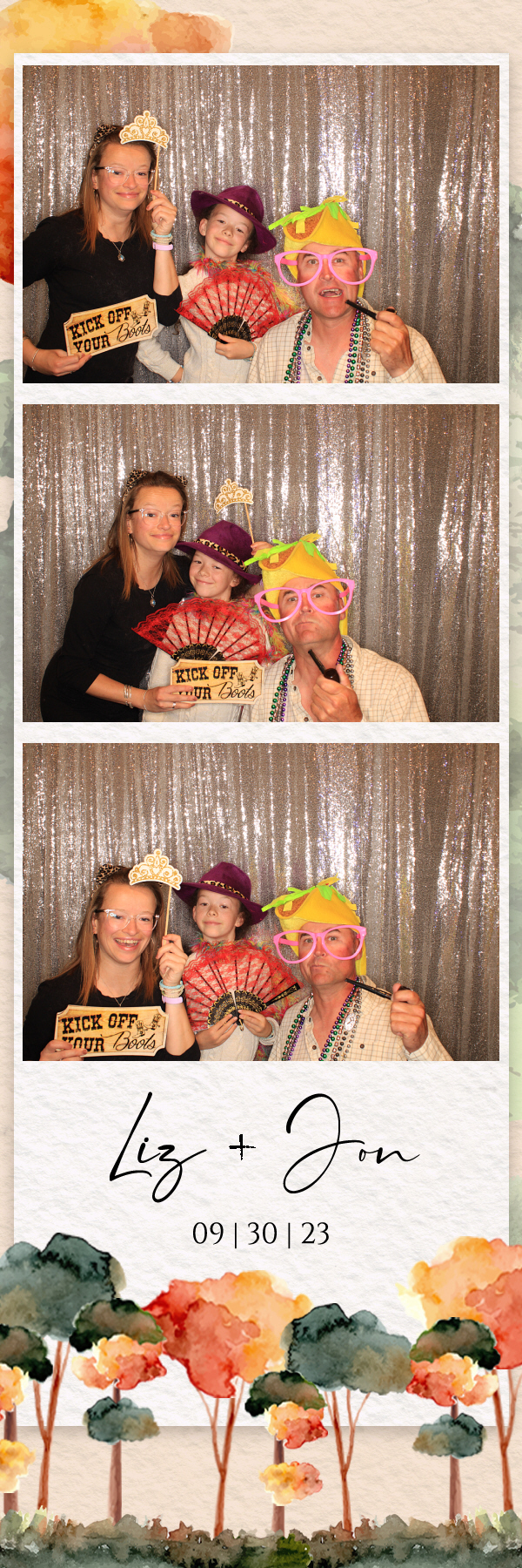 Liz and Jon's Wedding | View more photos from the event at gallery.photoboothbillings.com/u/PhotoBoothBillings/Liz-and-Jons-Wedding