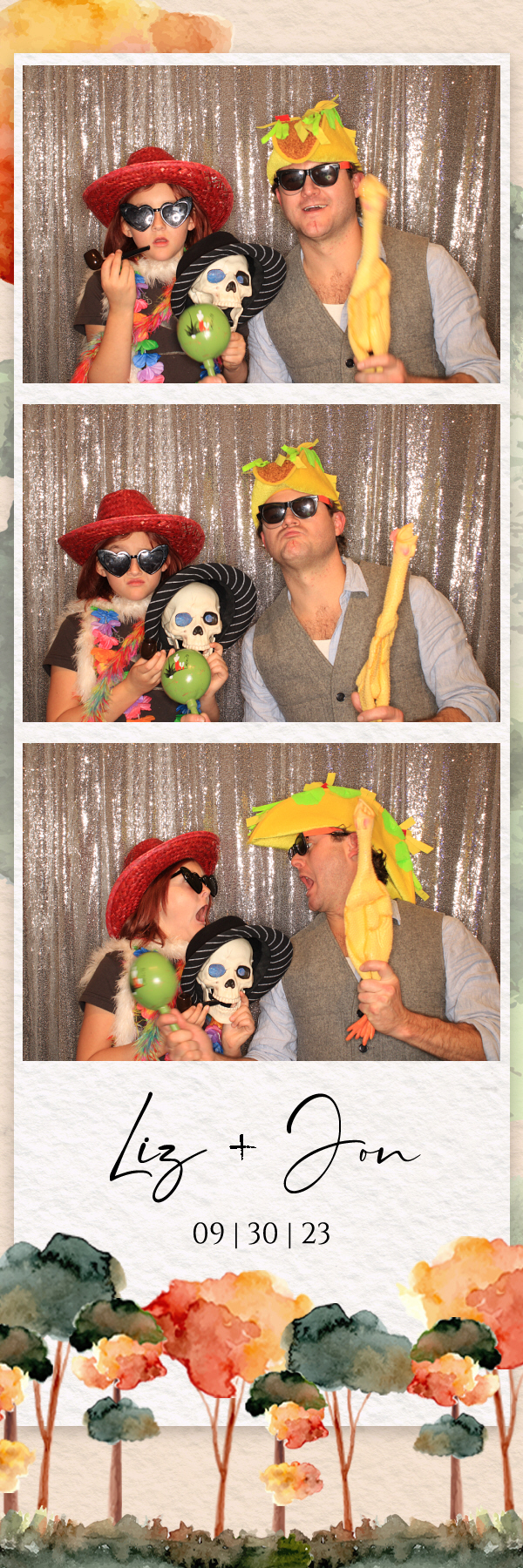 Liz and Jon's Wedding | View more photos from the event at gallery.photoboothbillings.com/u/PhotoBoothBillings/Liz-and-Jons-Wedding
