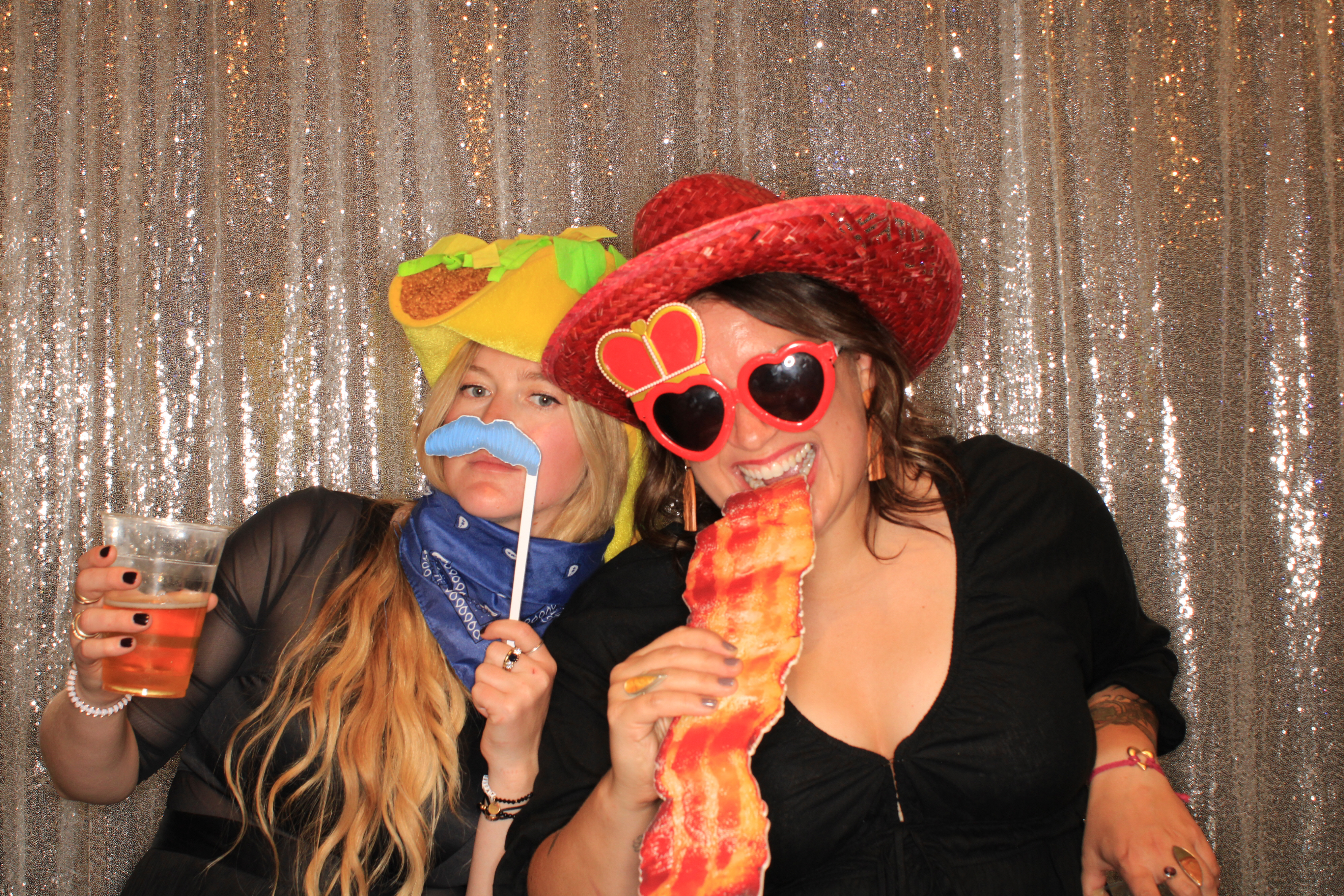 Liz and Jon's Wedding | View more photos from the event at gallery.photoboothbillings.com/u/PhotoBoothBillings/Liz-and-Jons-Wedding