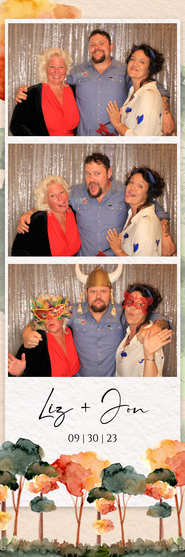 Liz and Jon's Wedding | View more photos from the event at gallery.photoboothbillings.com/u/PhotoBoothBillings/Liz-and-Jons-Wedding
