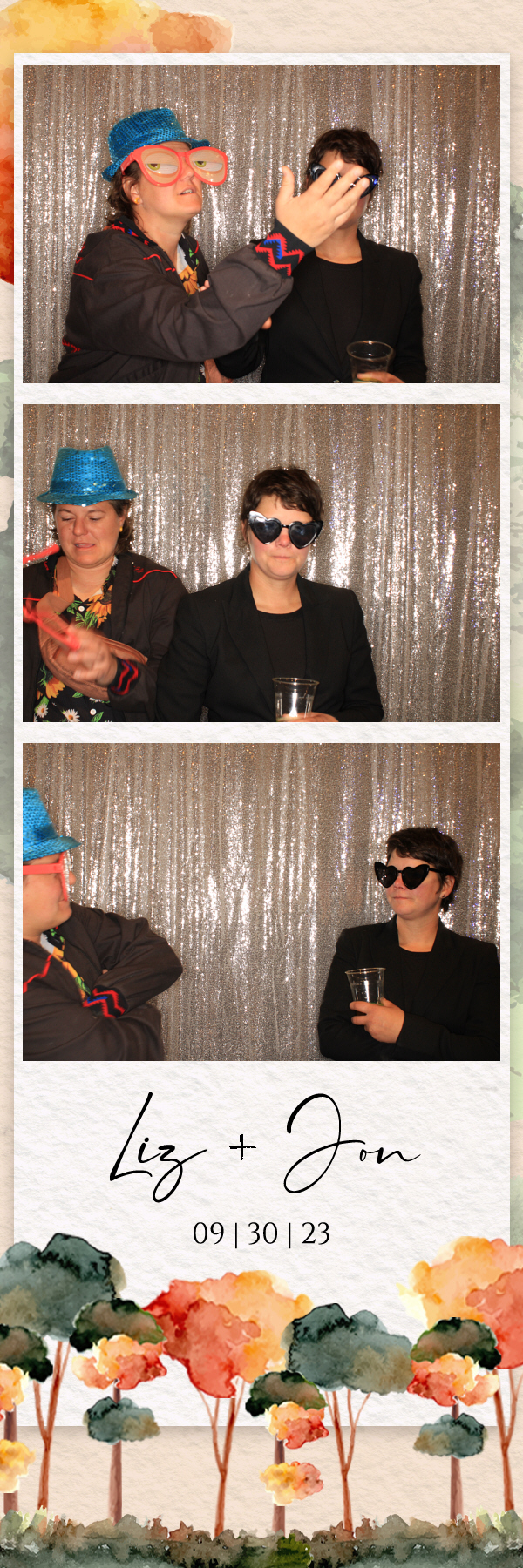 Liz and Jon's Wedding | View more photos from the event at gallery.photoboothbillings.com/u/PhotoBoothBillings/Liz-and-Jons-Wedding