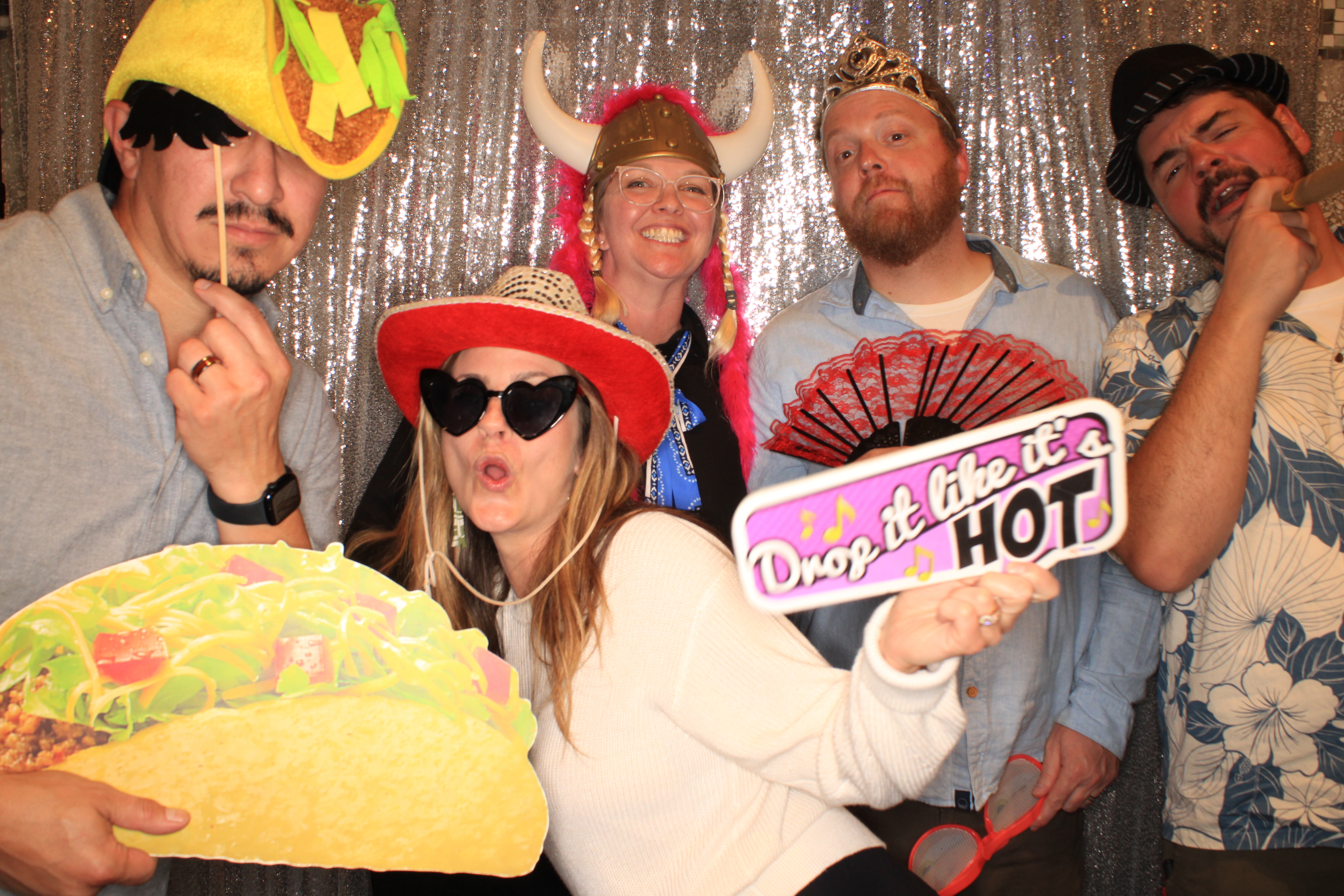 Liz and Jon's Wedding | View more photos from the event at gallery.photoboothbillings.com/u/PhotoBoothBillings/Liz-and-Jons-Wedding