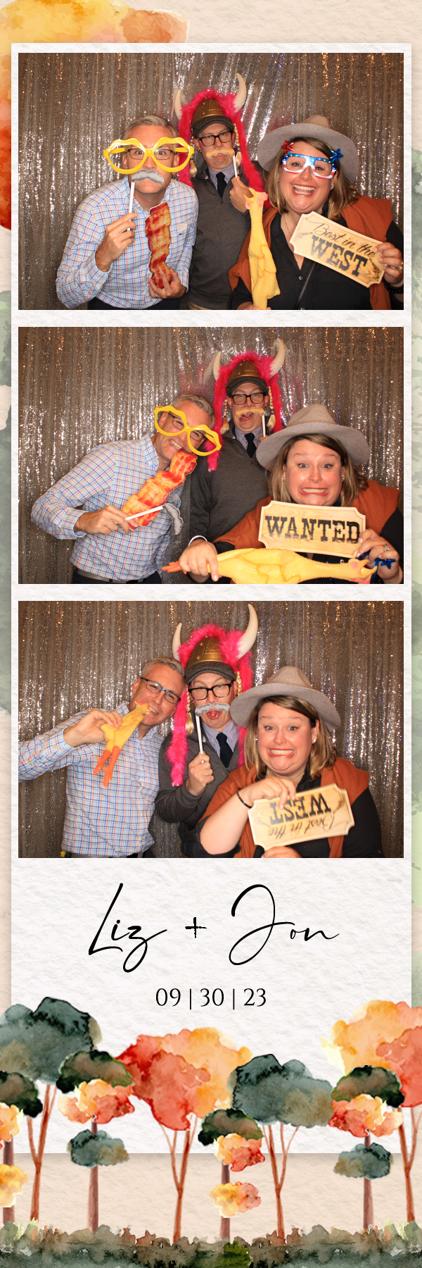 Liz and Jon's Wedding | View more photos from the event at gallery.photoboothbillings.com/u/PhotoBoothBillings/Liz-and-Jons-Wedding