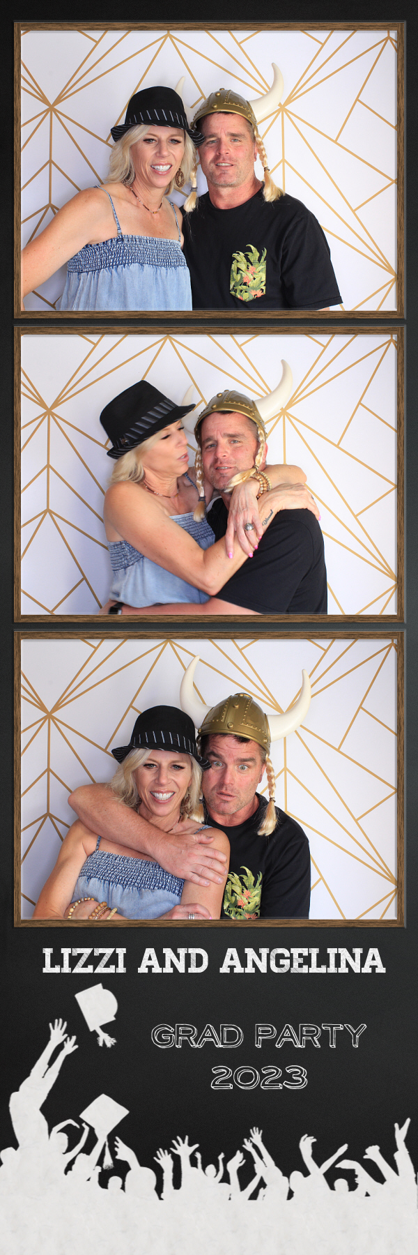 Lizzi and Angelina | View more photos from the event at gallery.photoboothbillings.com/u/PhotoBoothBillings/Lizzi-and-Angelina