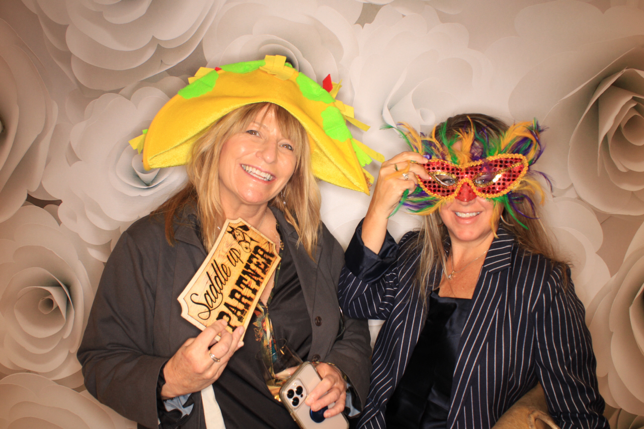 Purse-a-Palooza | View more photos from the event at gallery.photoboothbillings.com/u/PhotoBoothBillings/Purse-a-Palooza