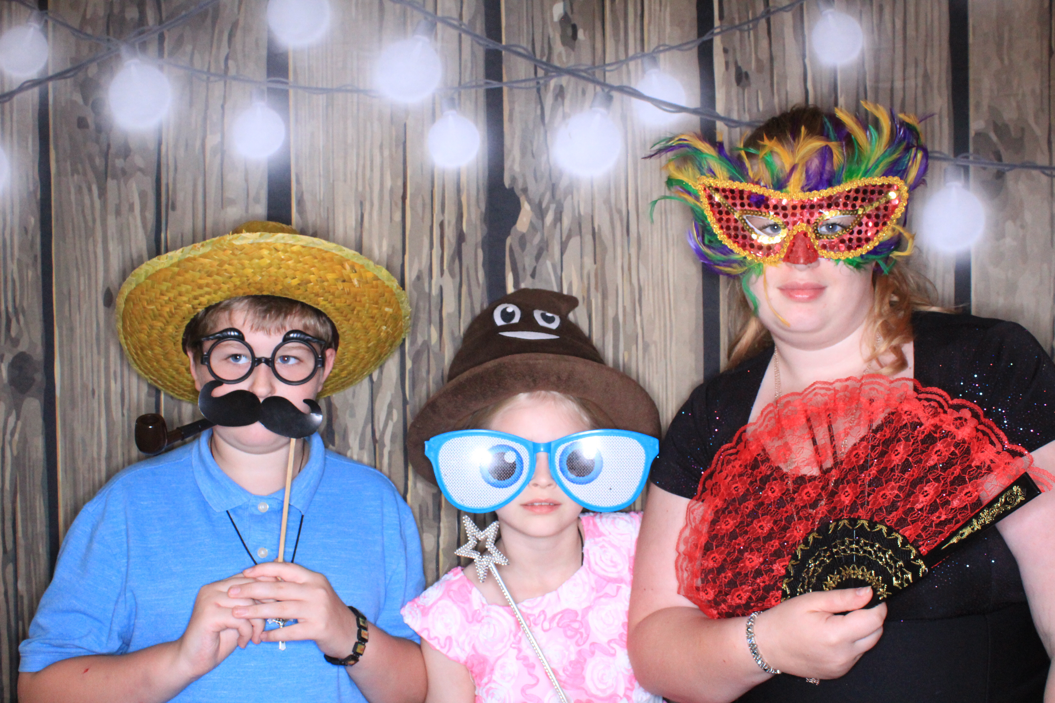 The Baetens Wedding | View more photos from the event at gallery.photoboothbillings.com/u/PhotoBoothBillings/The-Baetens-Wedding
