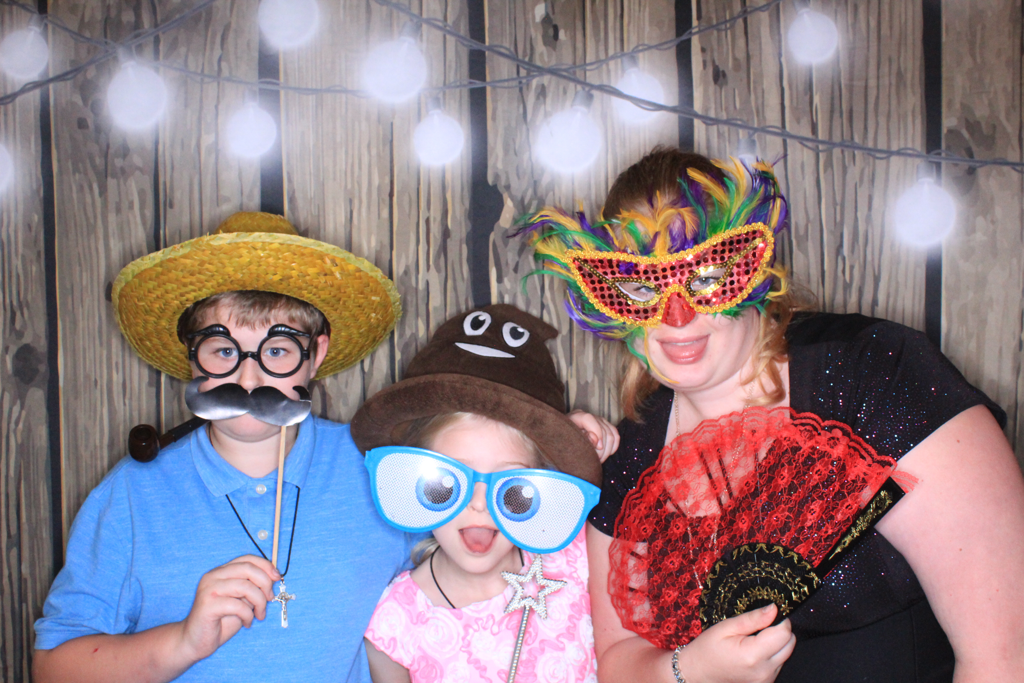 The Baetens Wedding | View more photos from the event at gallery.photoboothbillings.com/u/PhotoBoothBillings/The-Baetens-Wedding