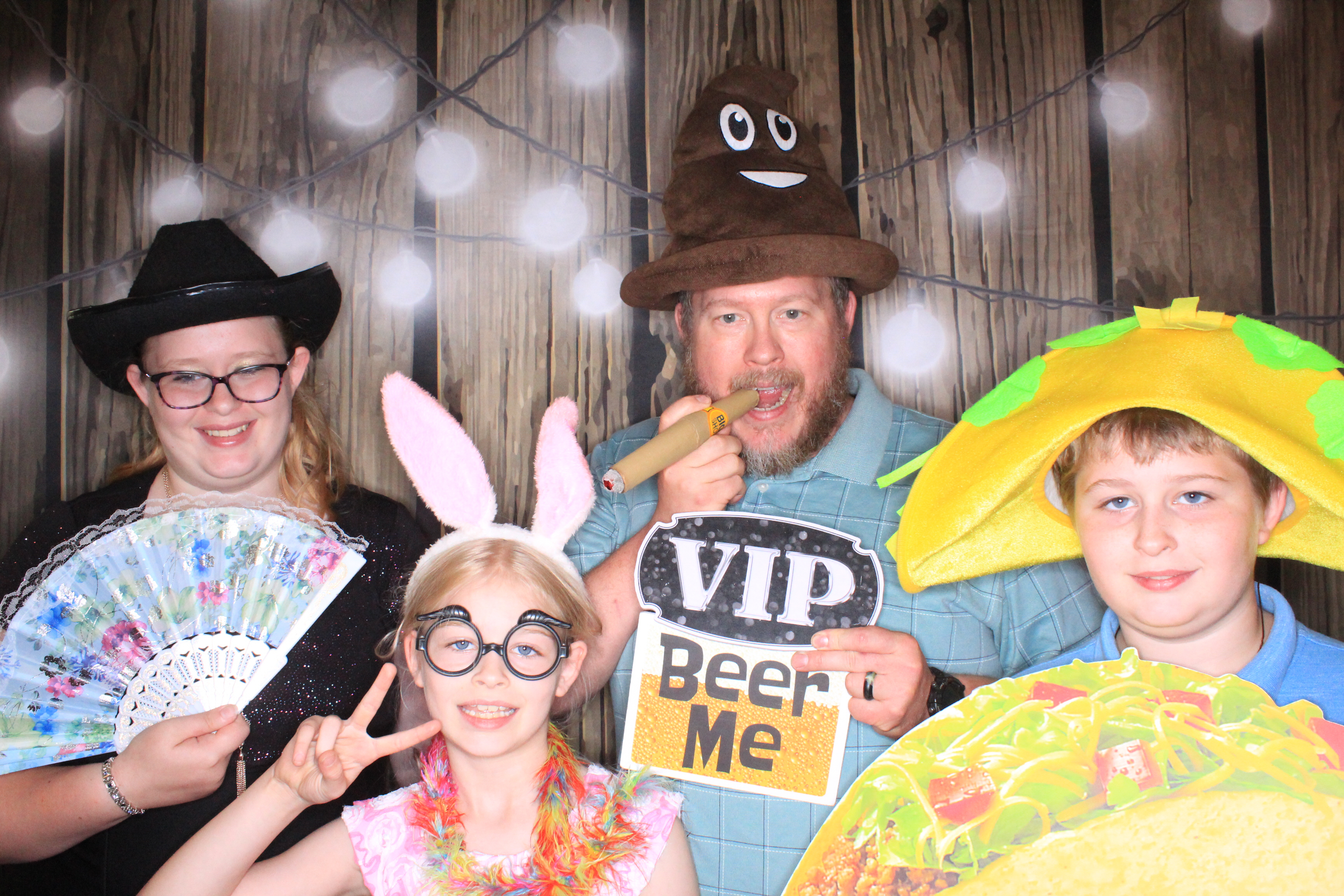 The Baetens Wedding | View more photos from the event at gallery.photoboothbillings.com/u/PhotoBoothBillings/The-Baetens-Wedding