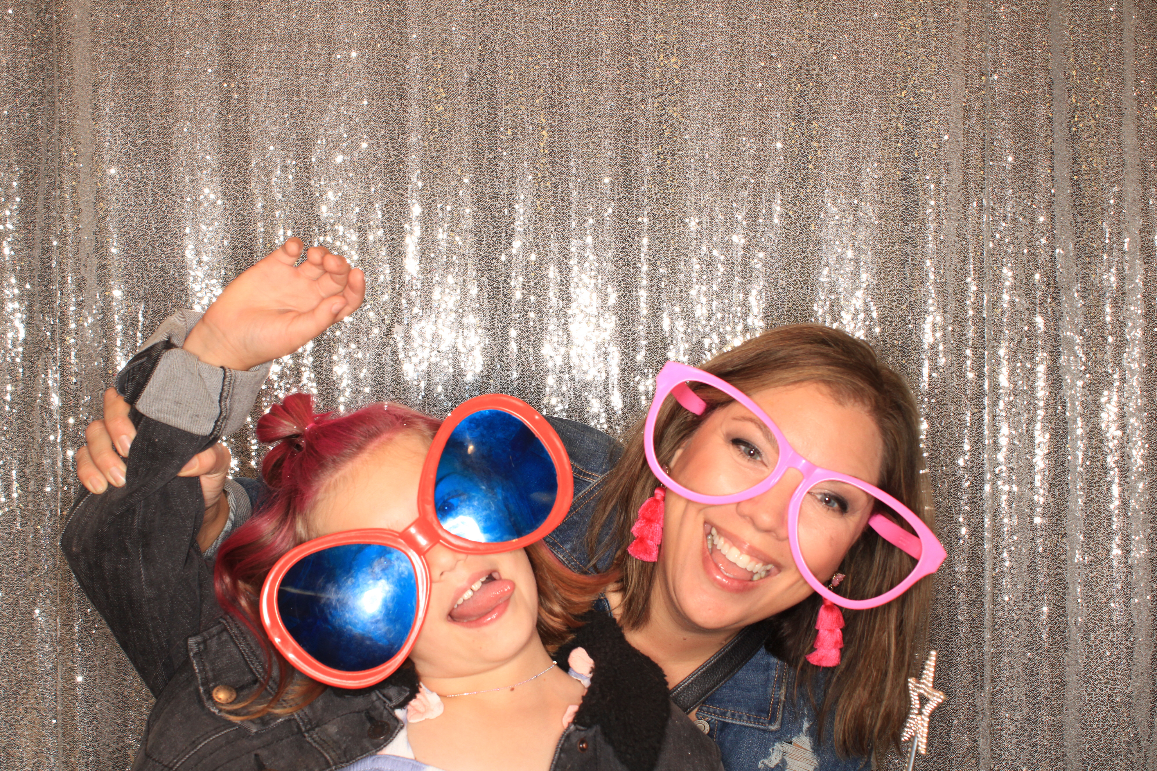 True Girl Tour | View more photos from the event at gallery.photoboothbillings.com/u/PhotoBoothBillings/True-Girl-Tour