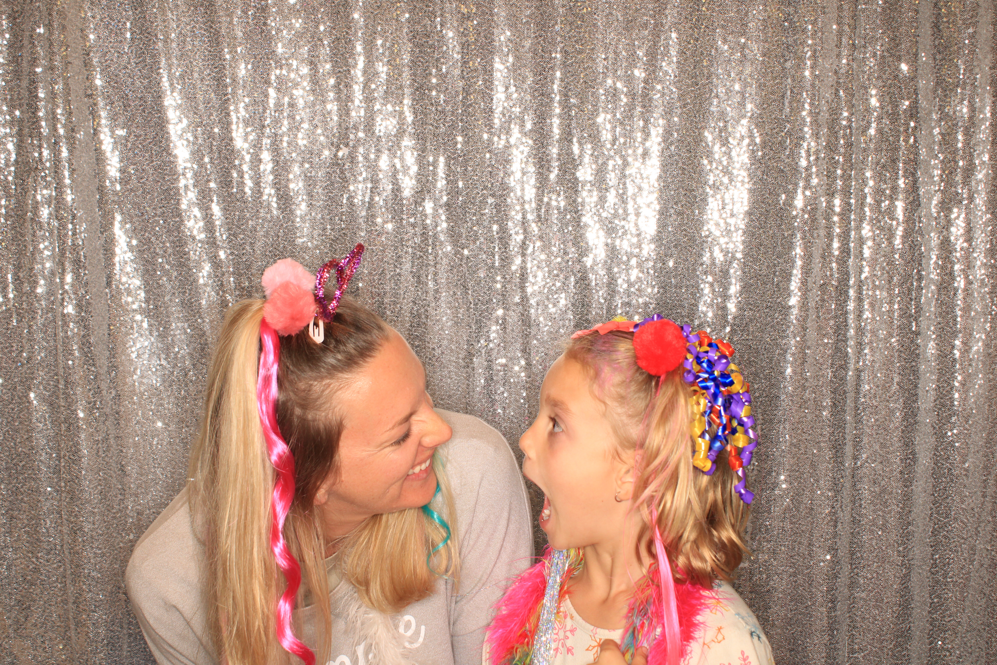 True Girl Tour | View more photos from the event at gallery.photoboothbillings.com/u/PhotoBoothBillings/True-Girl-Tour