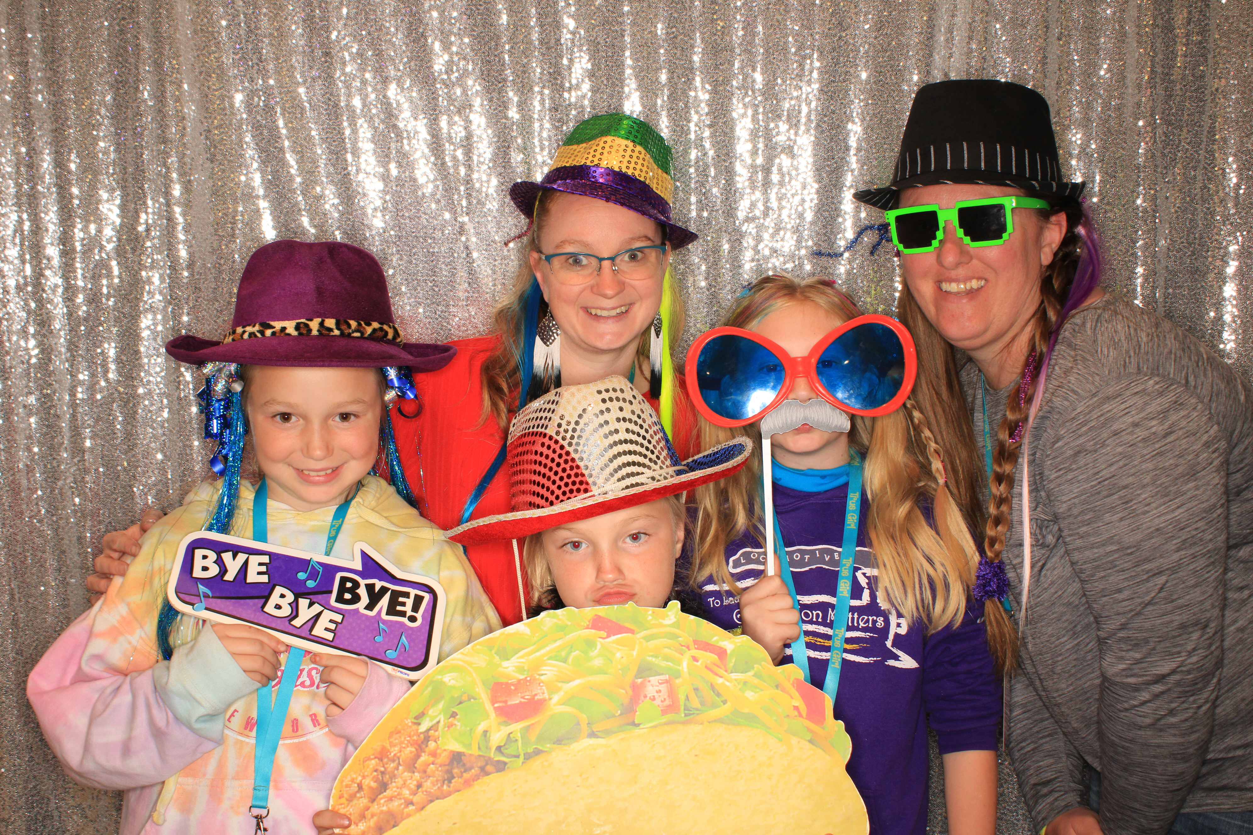 True Girl Tour | View more photos from the event at gallery.photoboothbillings.com/u/PhotoBoothBillings/True-Girl-Tour