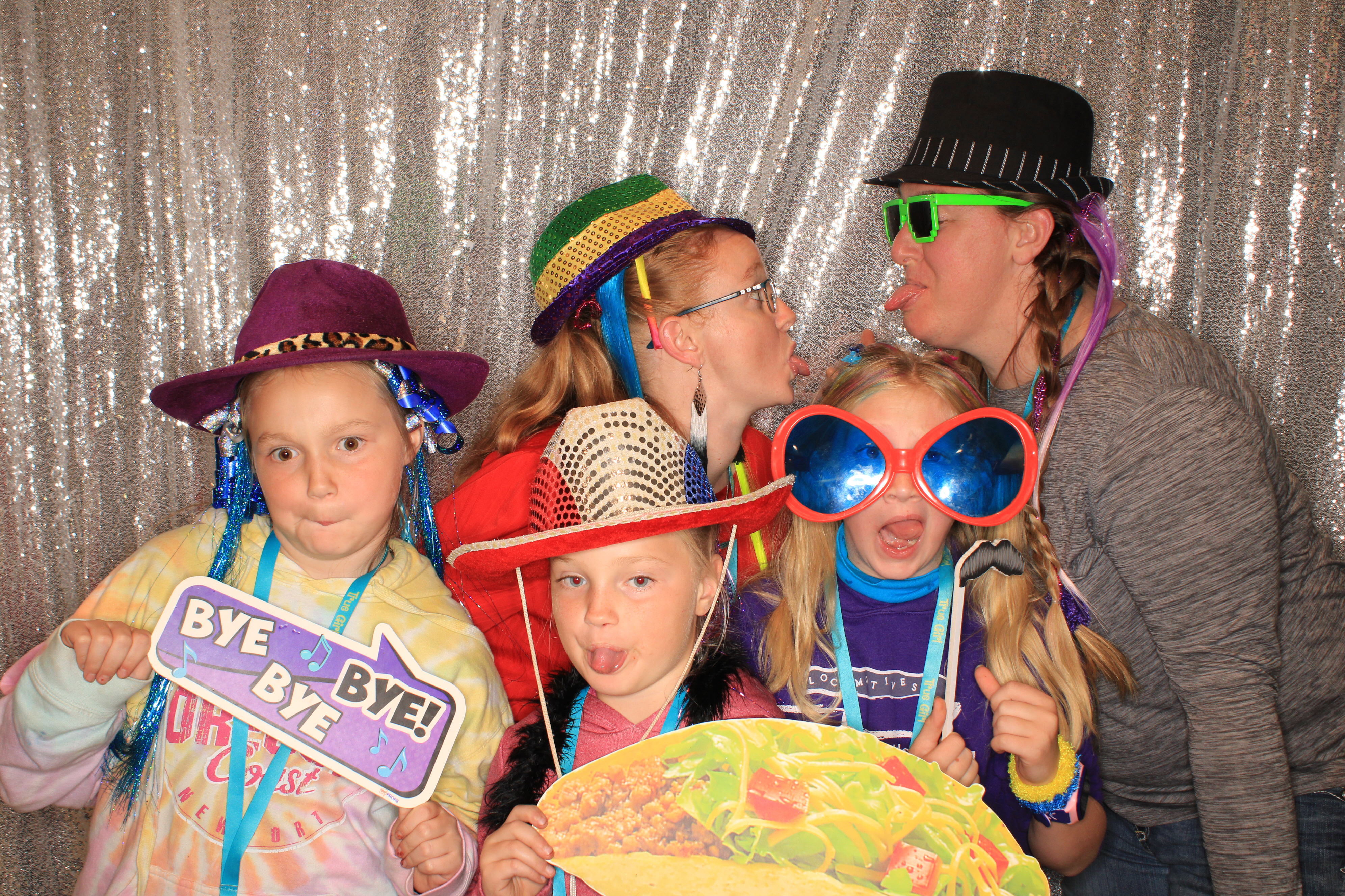 True Girl Tour | View more photos from the event at gallery.photoboothbillings.com/u/PhotoBoothBillings/True-Girl-Tour
