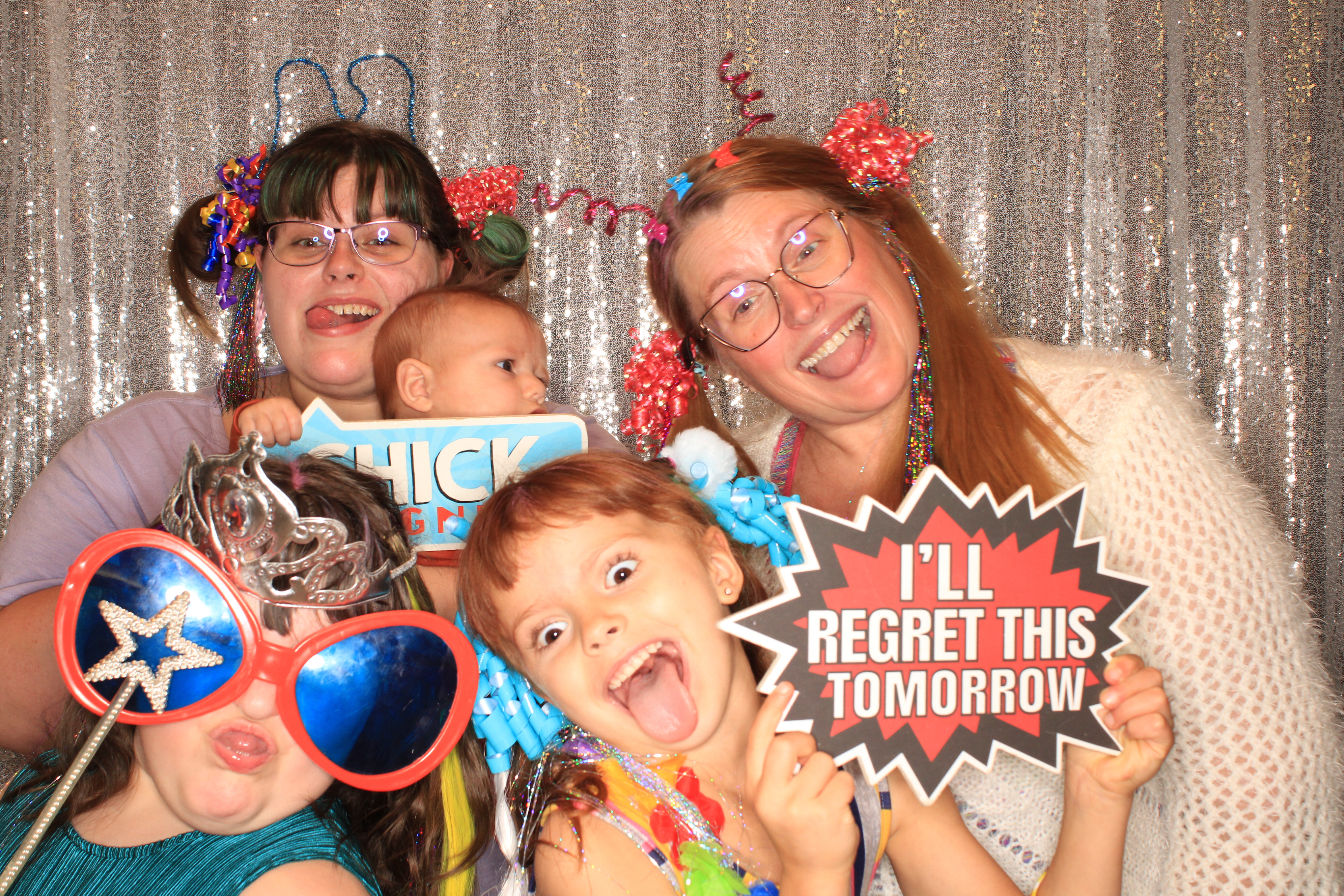 True Girl Tour | View more photos from the event at gallery.photoboothbillings.com/u/PhotoBoothBillings/True-Girl-Tour