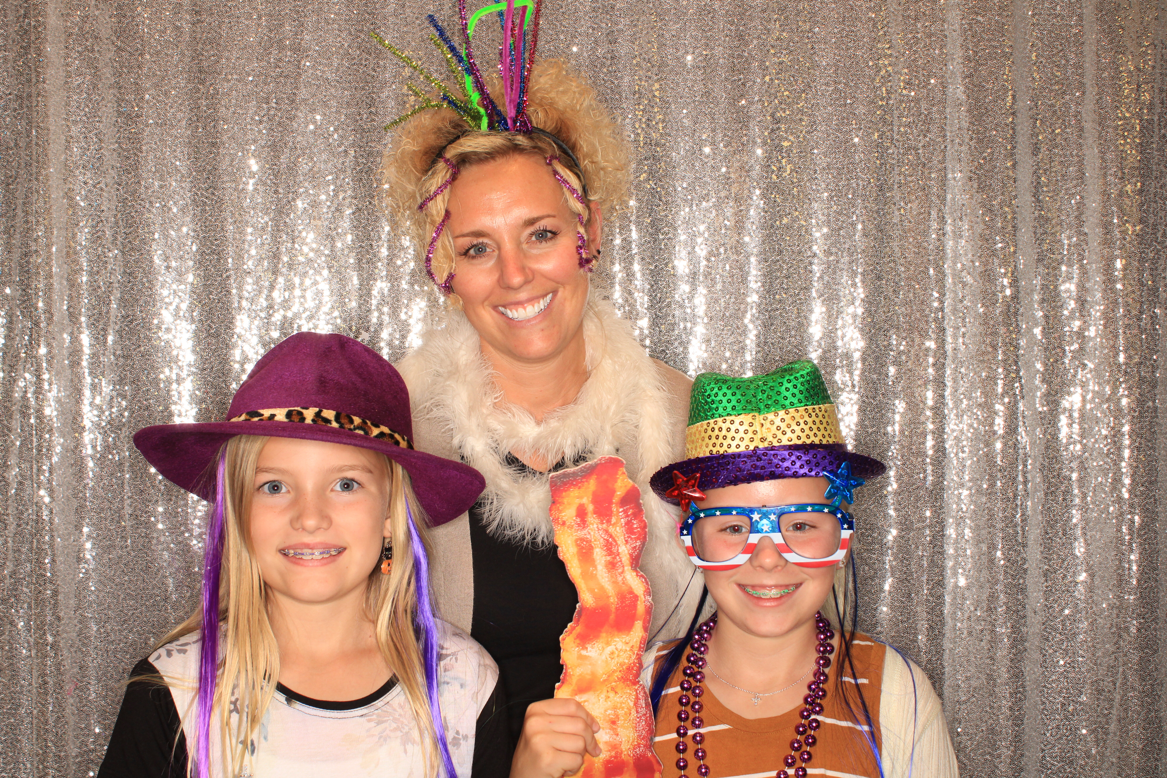 True Girl Tour | View more photos from the event at gallery.photoboothbillings.com/u/PhotoBoothBillings/True-Girl-Tour