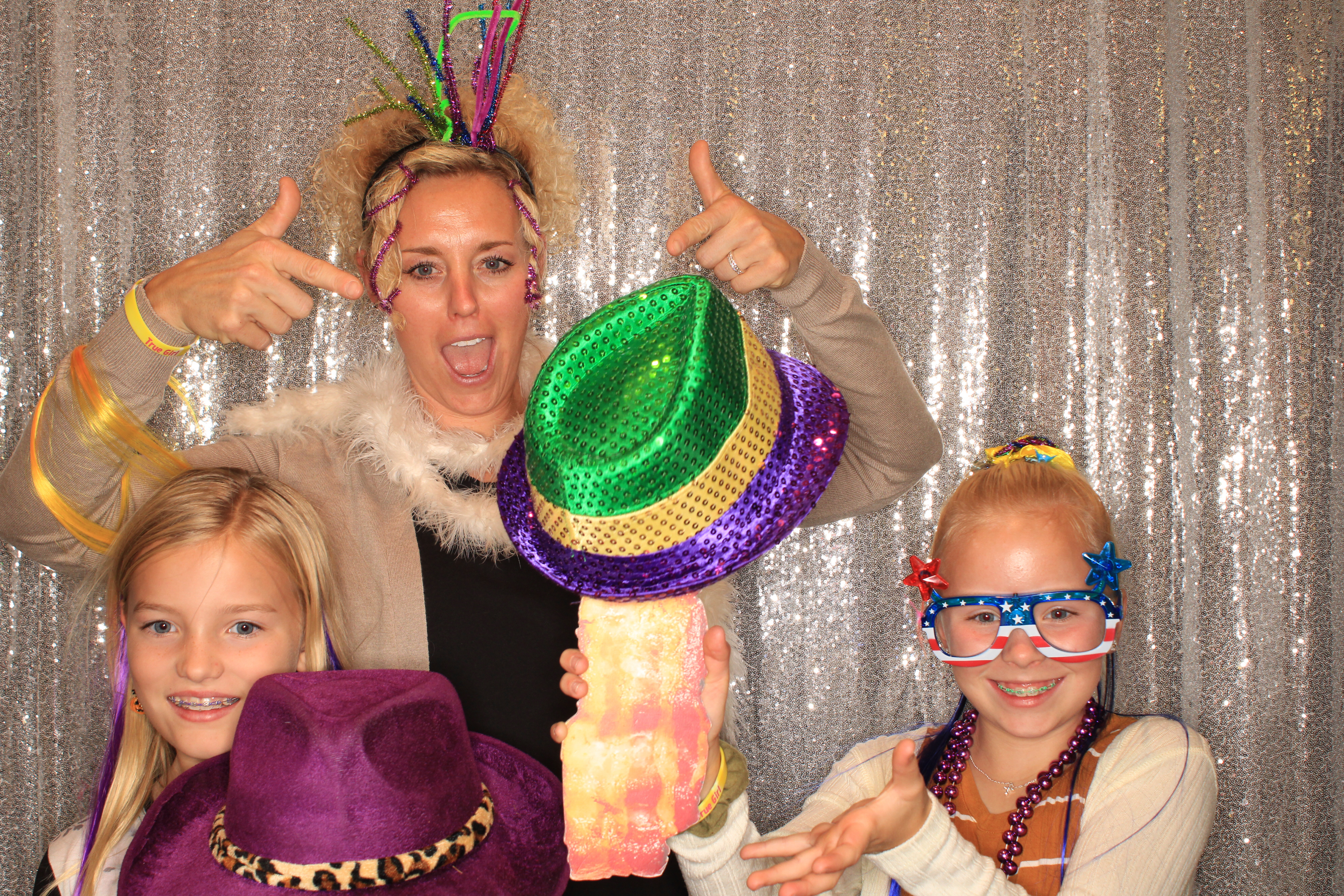 True Girl Tour | View more photos from the event at gallery.photoboothbillings.com/u/PhotoBoothBillings/True-Girl-Tour