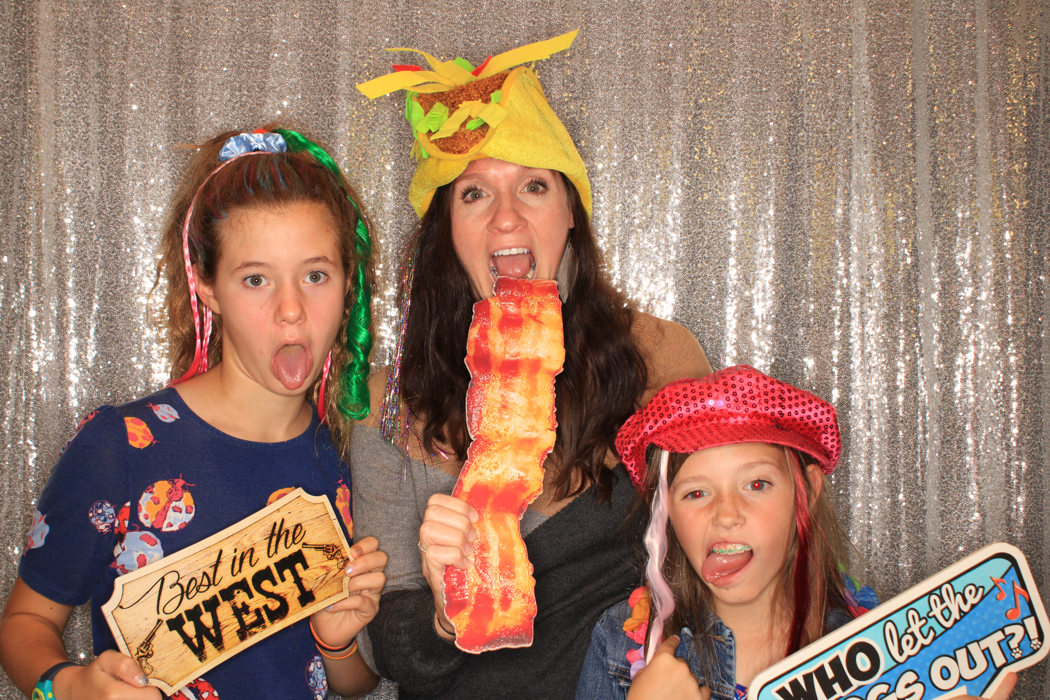 True Girl Tour | View more photos from the event at gallery.photoboothbillings.com/u/PhotoBoothBillings/True-Girl-Tour