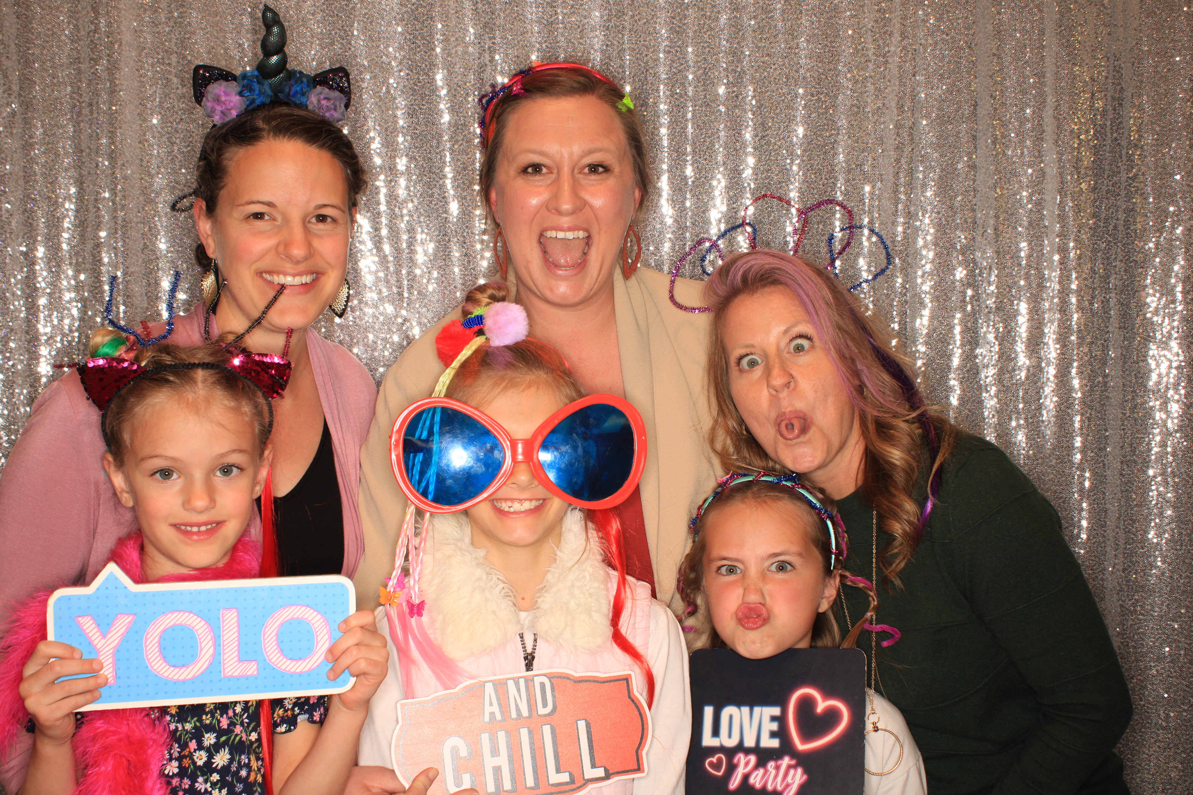 True Girl Tour | View more photos from the event at gallery.photoboothbillings.com/u/PhotoBoothBillings/True-Girl-Tour