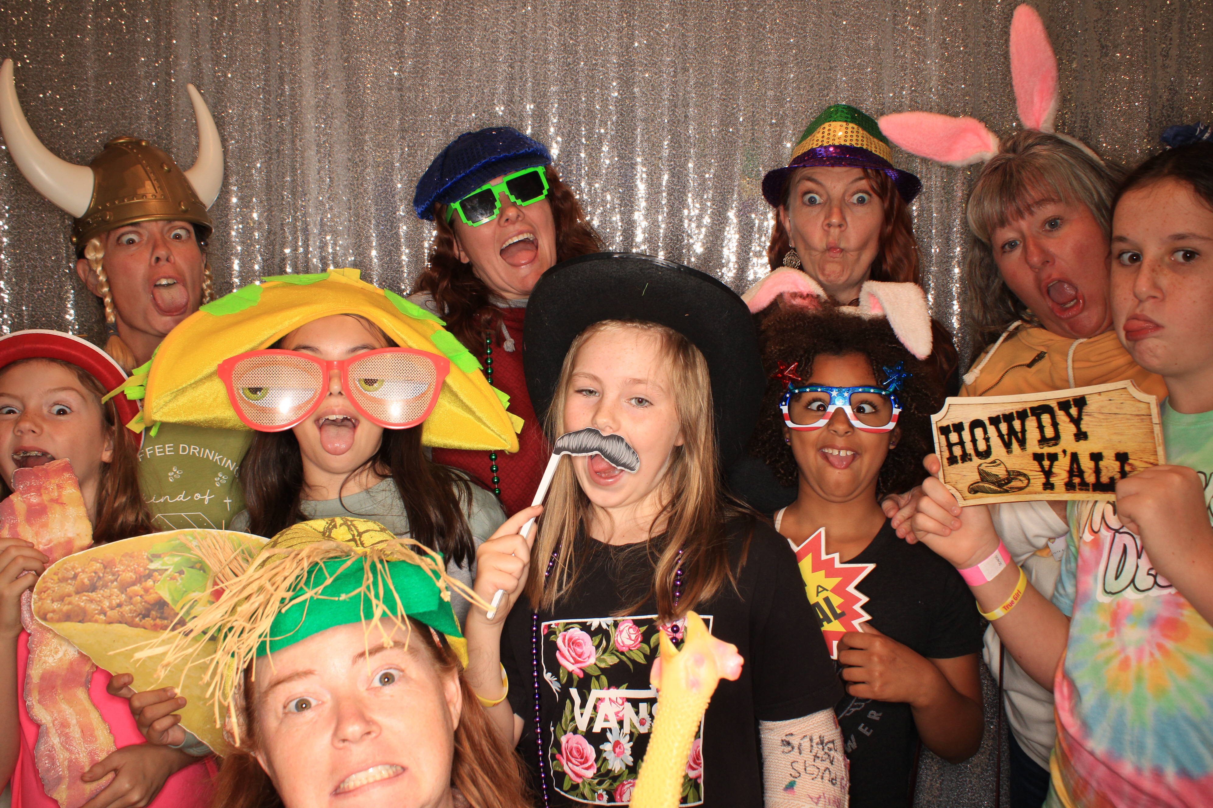 True Girl Tour | View more photos from the event at gallery.photoboothbillings.com/u/PhotoBoothBillings/True-Girl-Tour