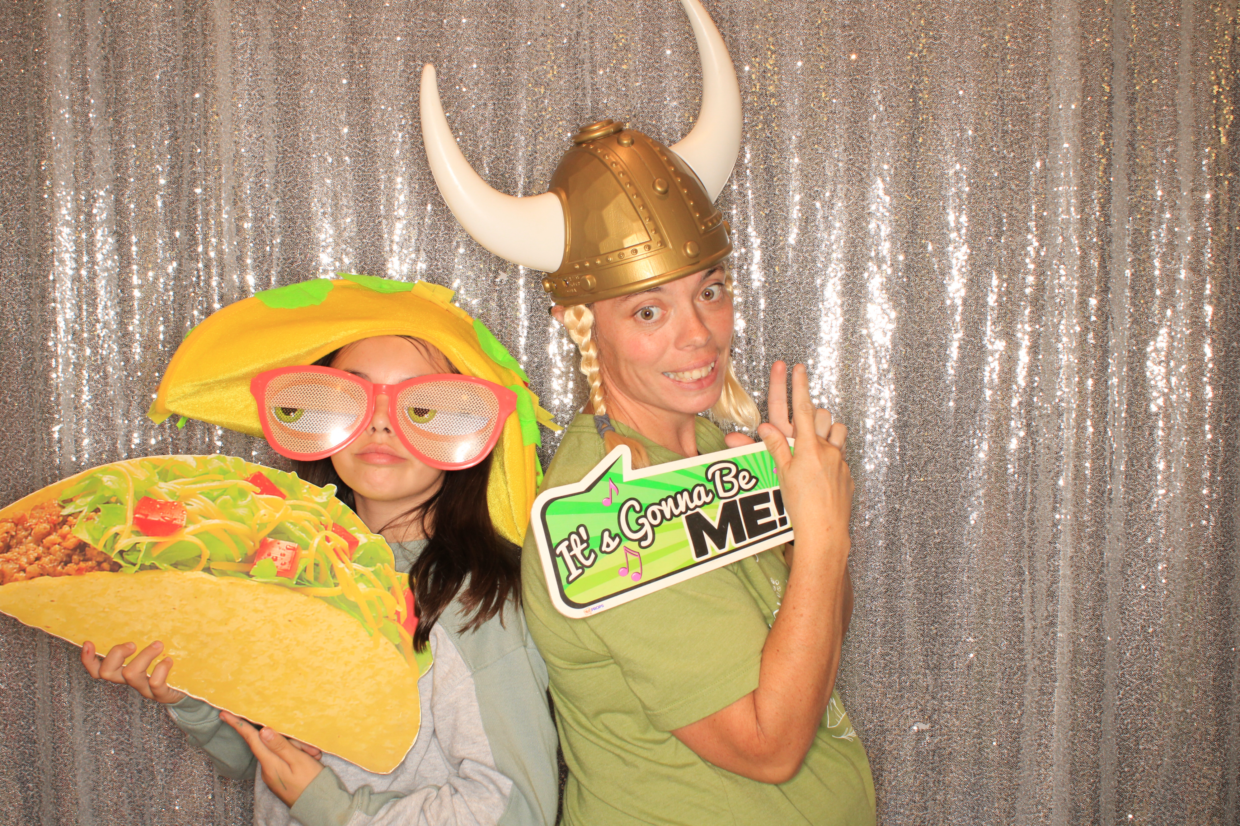 True Girl Tour | View more photos from the event at gallery.photoboothbillings.com/u/PhotoBoothBillings/True-Girl-Tour