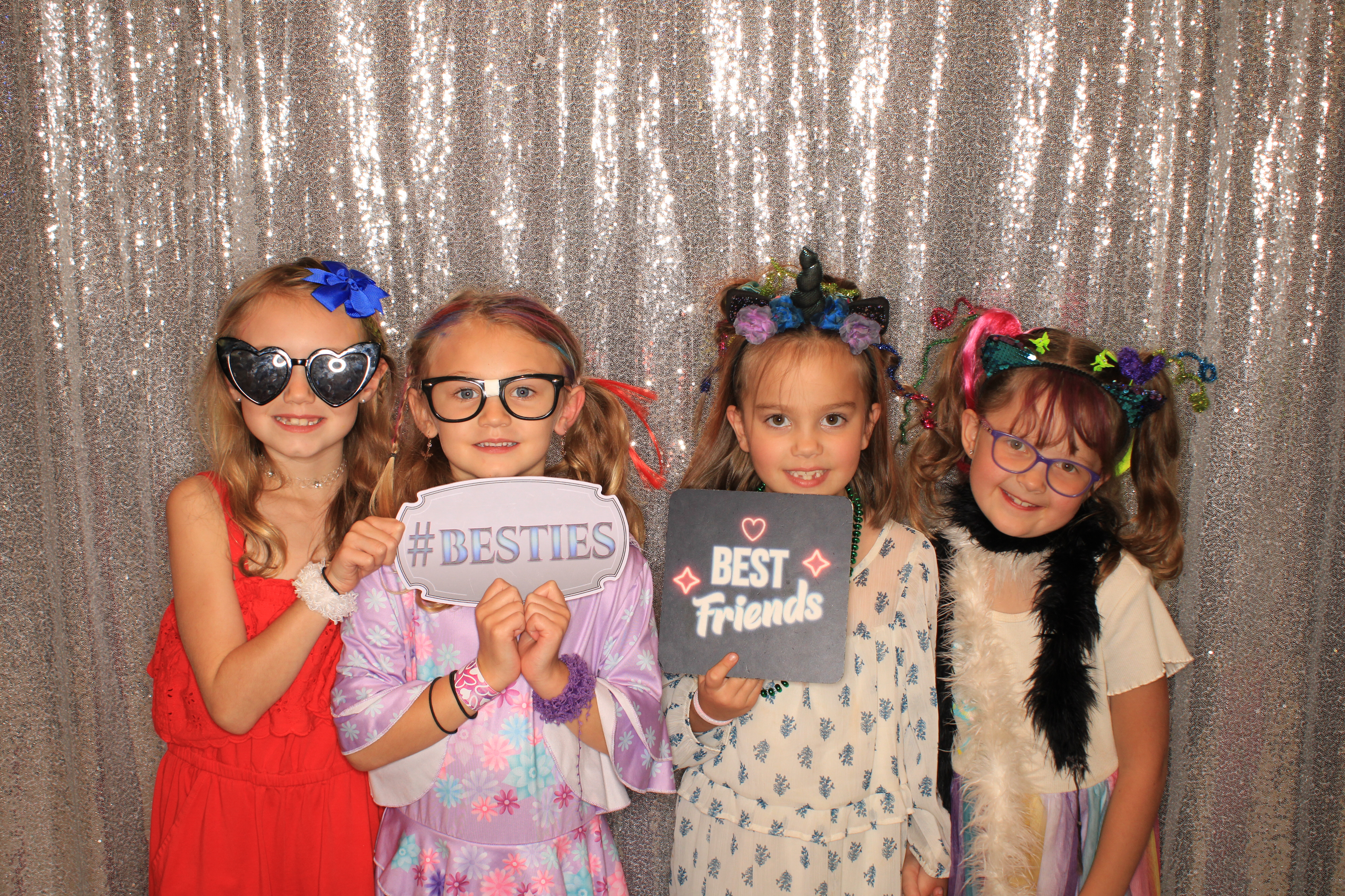 True Girl Tour | View more photos from the event at gallery.photoboothbillings.com/u/PhotoBoothBillings/True-Girl-Tour