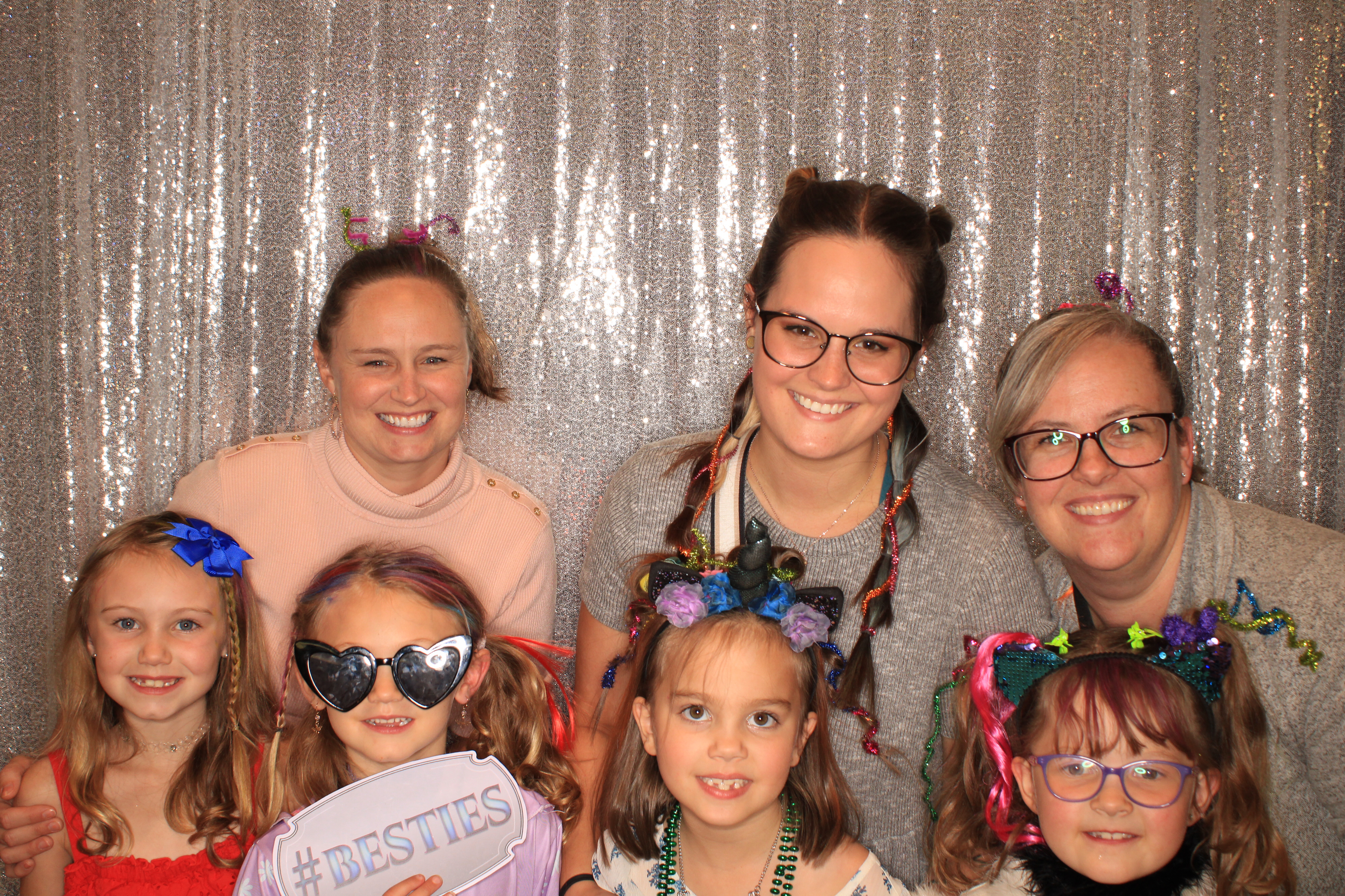 True Girl Tour | View more photos from the event at gallery.photoboothbillings.com/u/PhotoBoothBillings/True-Girl-Tour