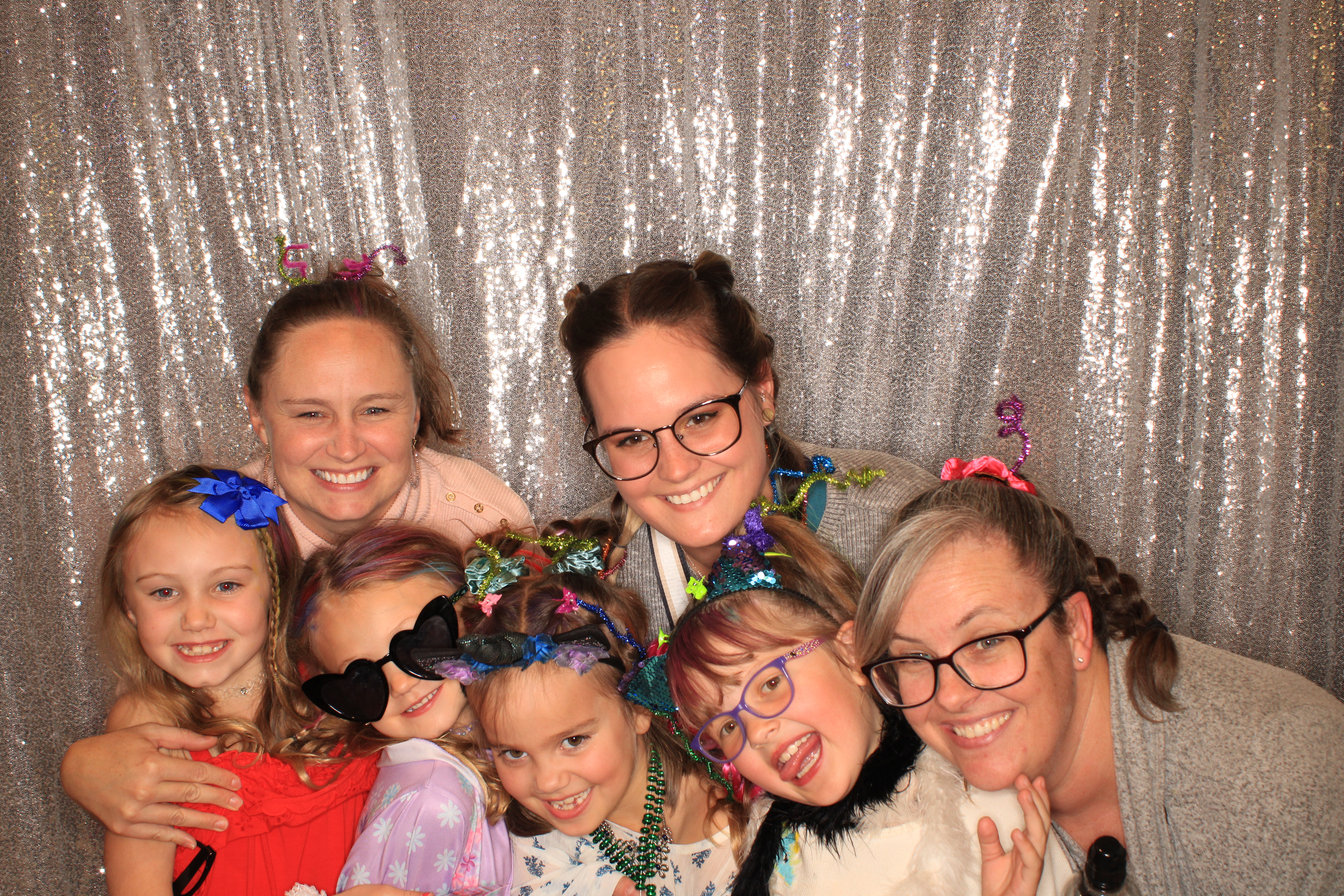 True Girl Tour | View more photos from the event at gallery.photoboothbillings.com/u/PhotoBoothBillings/True-Girl-Tour
