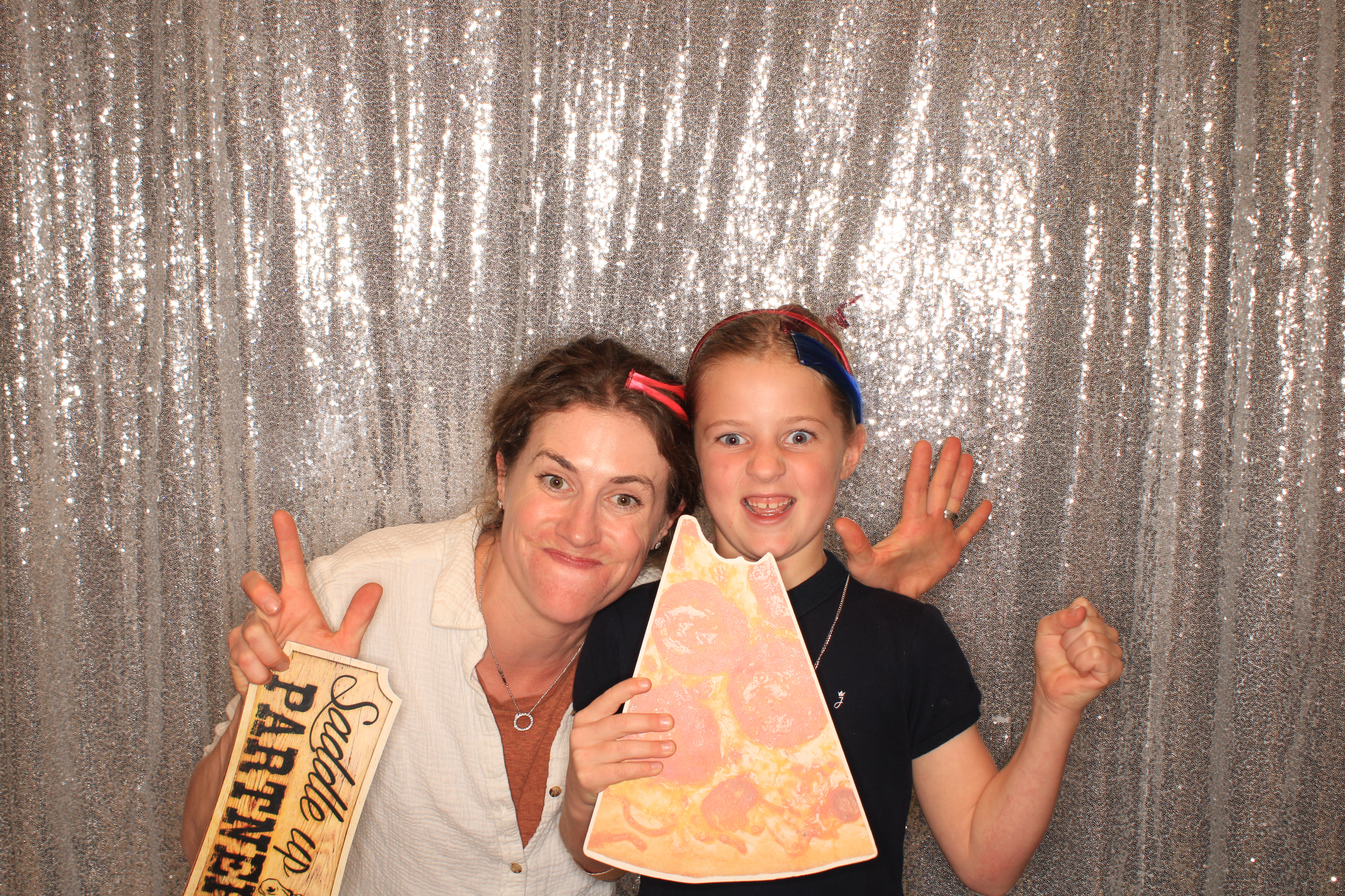 True Girl Tour | View more photos from the event at gallery.photoboothbillings.com/u/PhotoBoothBillings/True-Girl-Tour