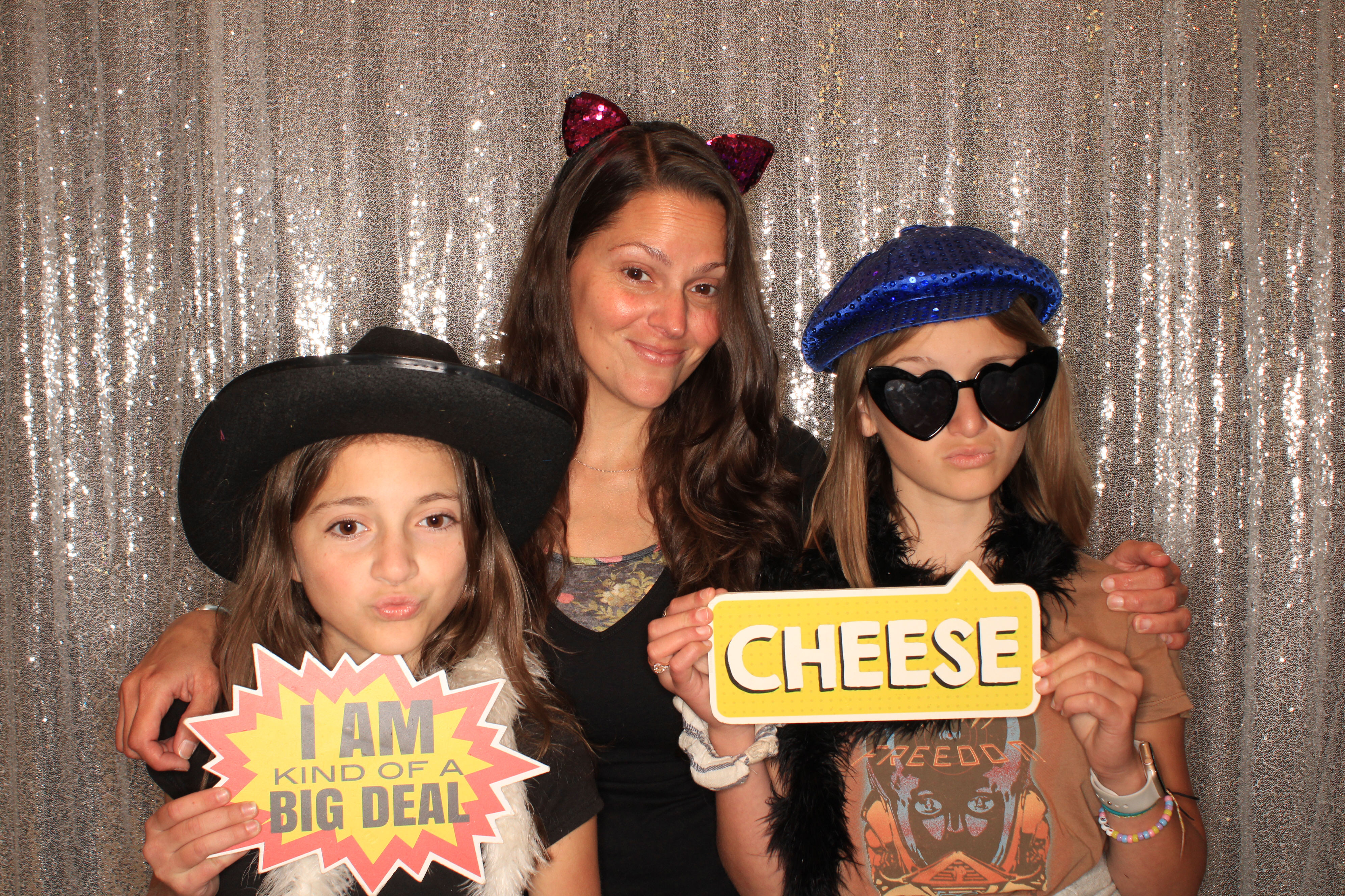 True Girl Tour | View more photos from the event at gallery.photoboothbillings.com/u/PhotoBoothBillings/True-Girl-Tour