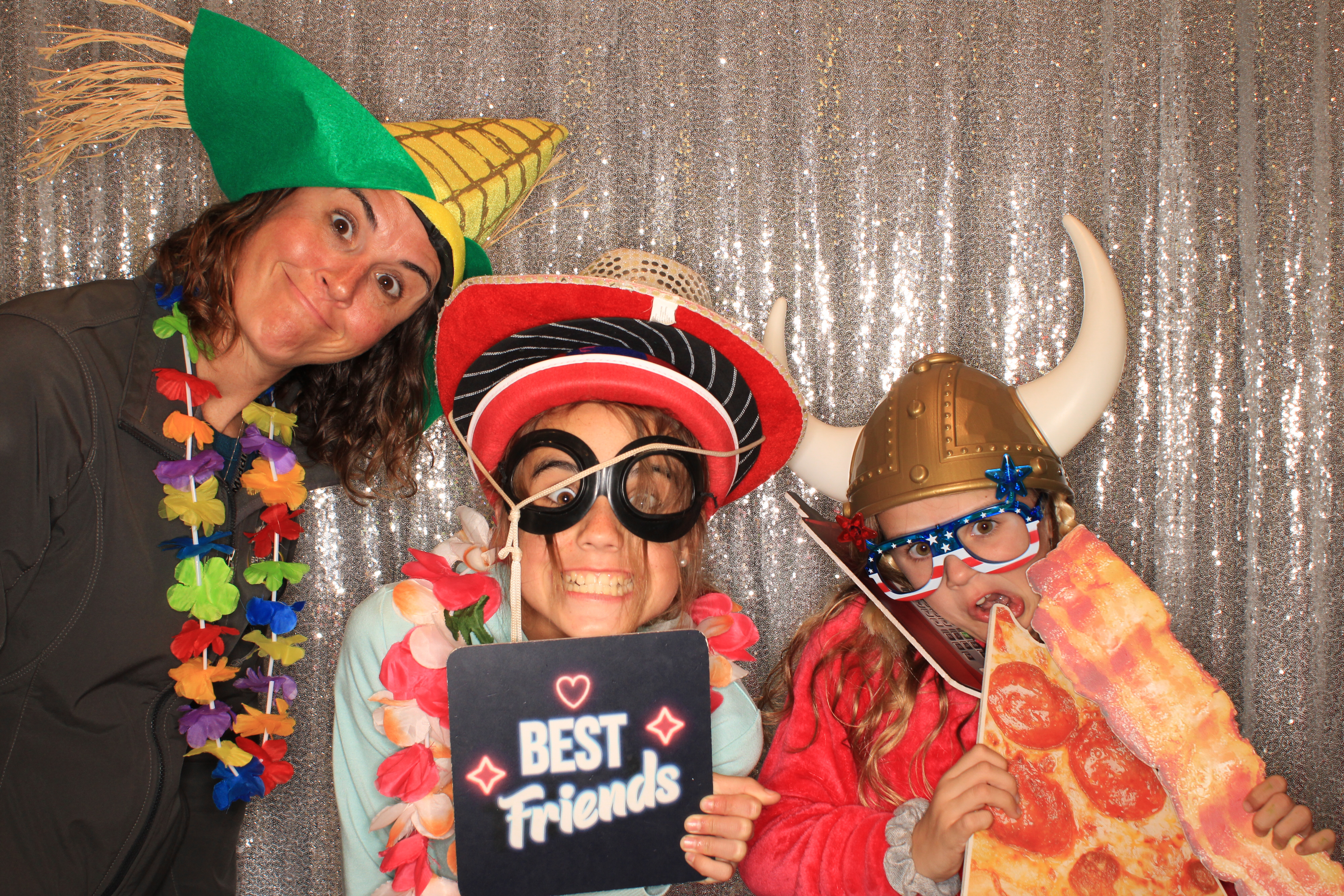 True Girl Tour | View more photos from the event at gallery.photoboothbillings.com/u/PhotoBoothBillings/True-Girl-Tour