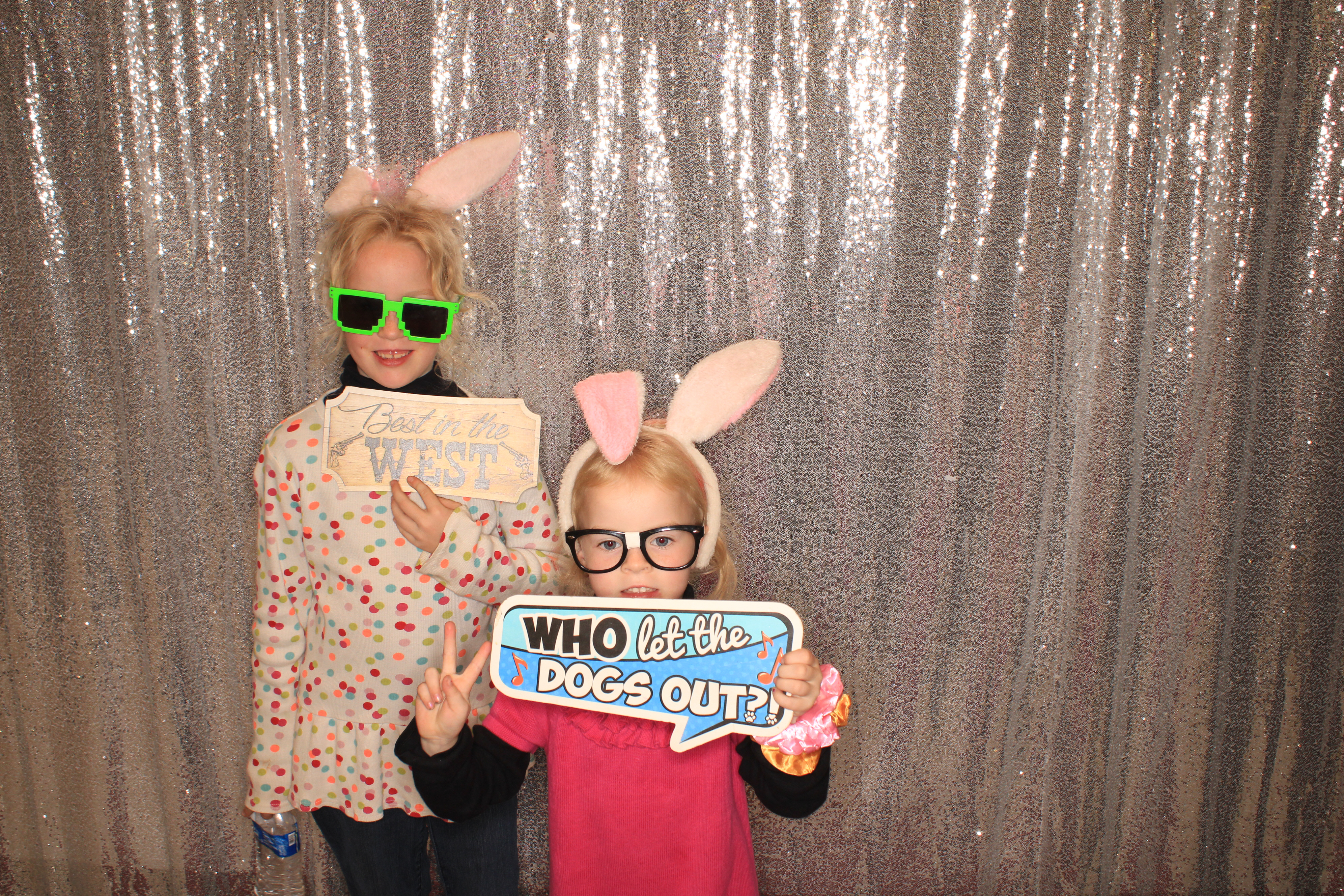 True Girl Tour | View more photos from the event at gallery.photoboothbillings.com/u/PhotoBoothBillings/True-Girl-Tour
