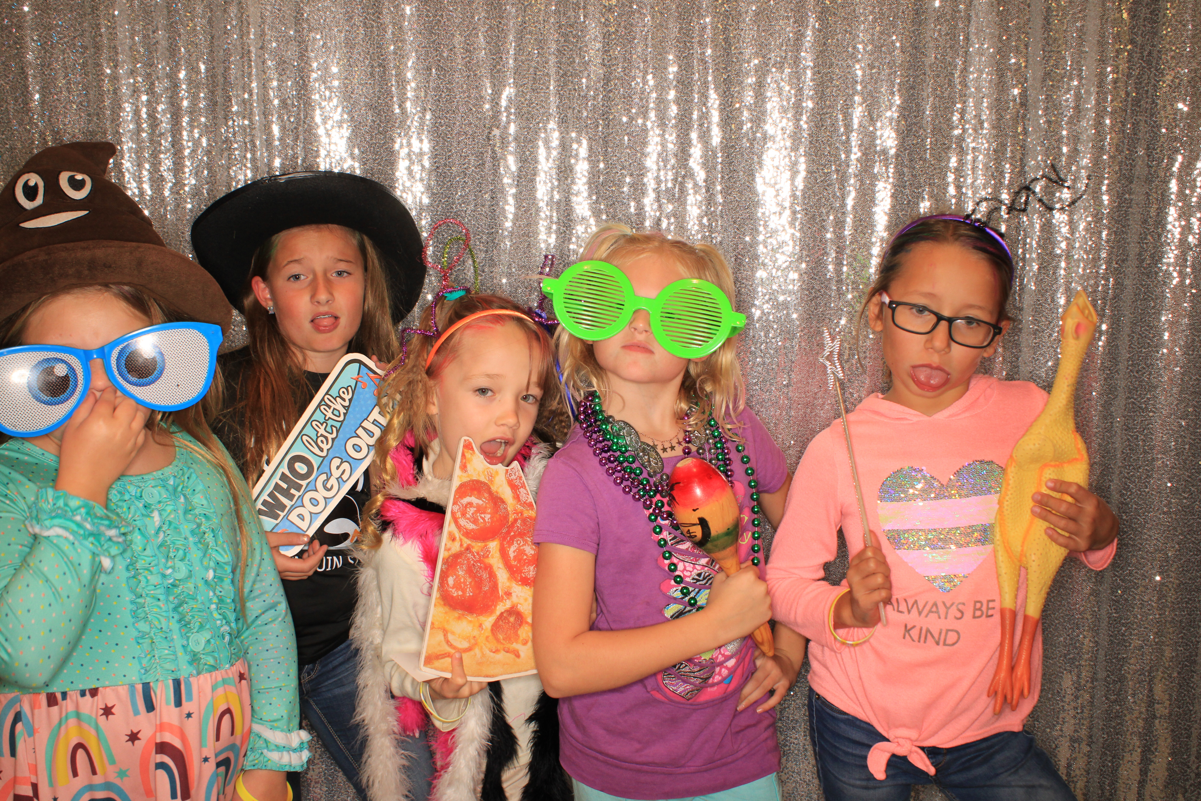 True Girl Tour | View more photos from the event at gallery.photoboothbillings.com/u/PhotoBoothBillings/True-Girl-Tour