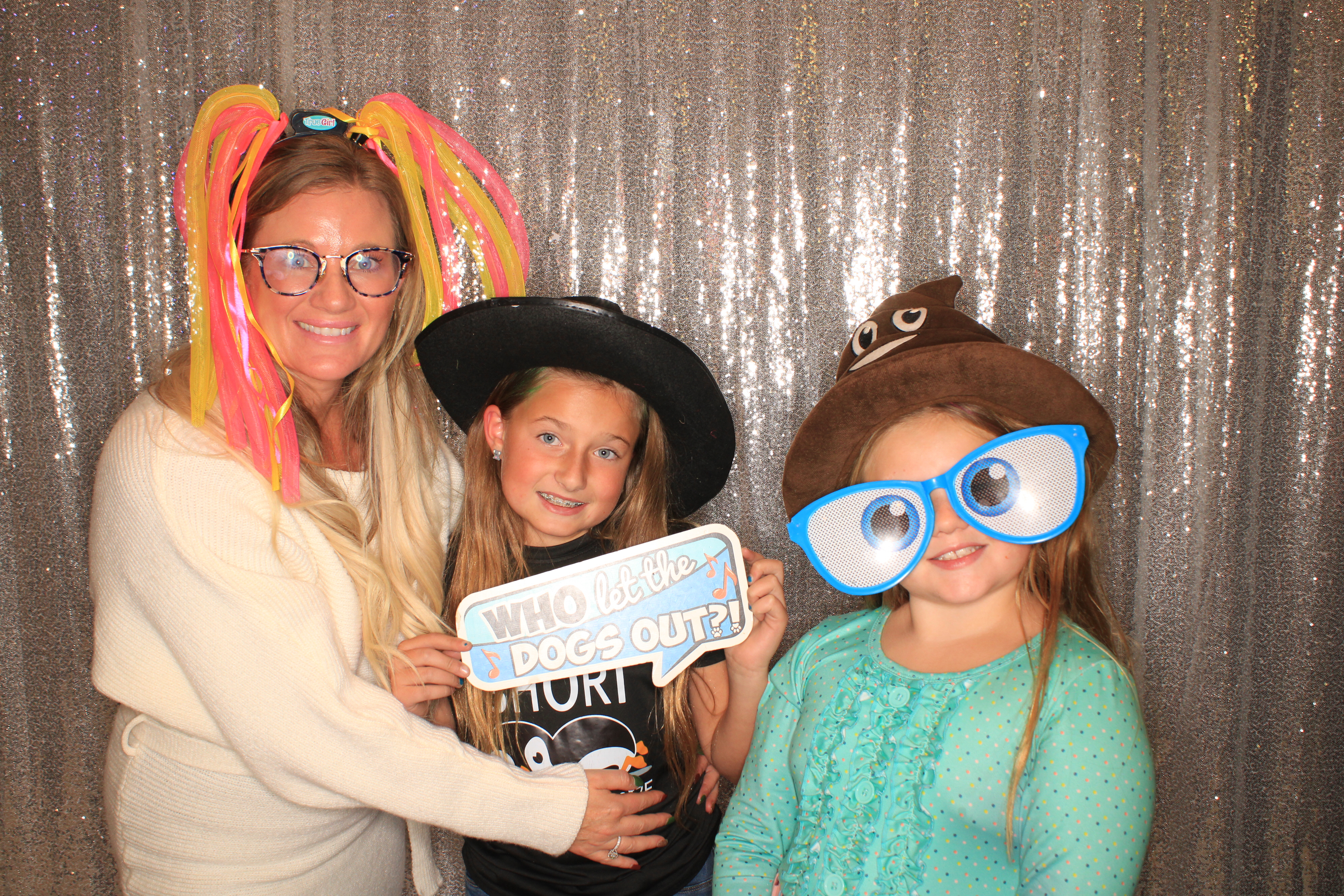 True Girl Tour | View more photos from the event at gallery.photoboothbillings.com/u/PhotoBoothBillings/True-Girl-Tour