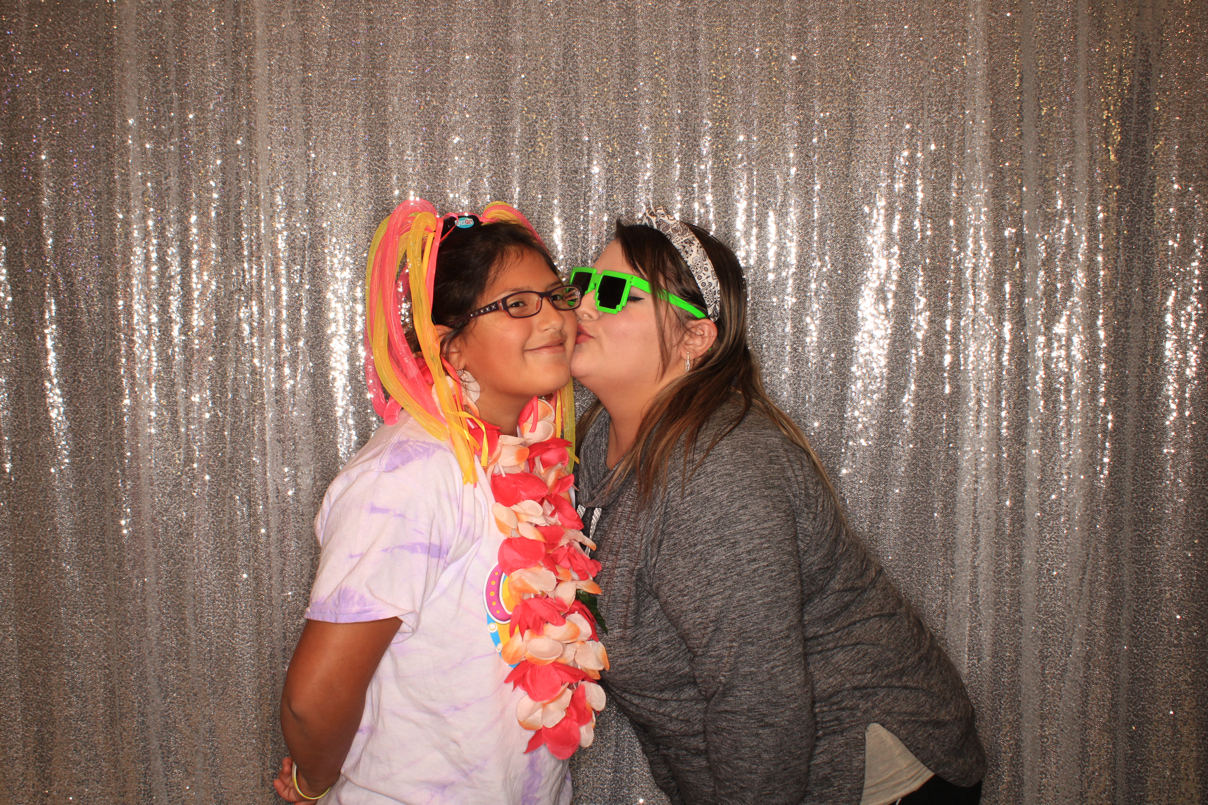 True Girl Tour | View more photos from the event at gallery.photoboothbillings.com/u/PhotoBoothBillings/True-Girl-Tour